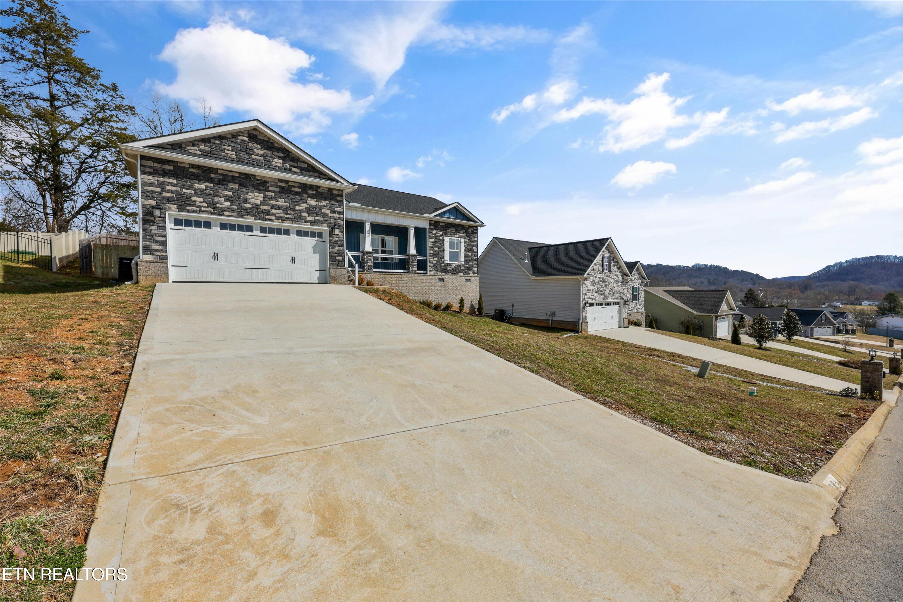 208 Daniel Morris Point Clinton TN 37716