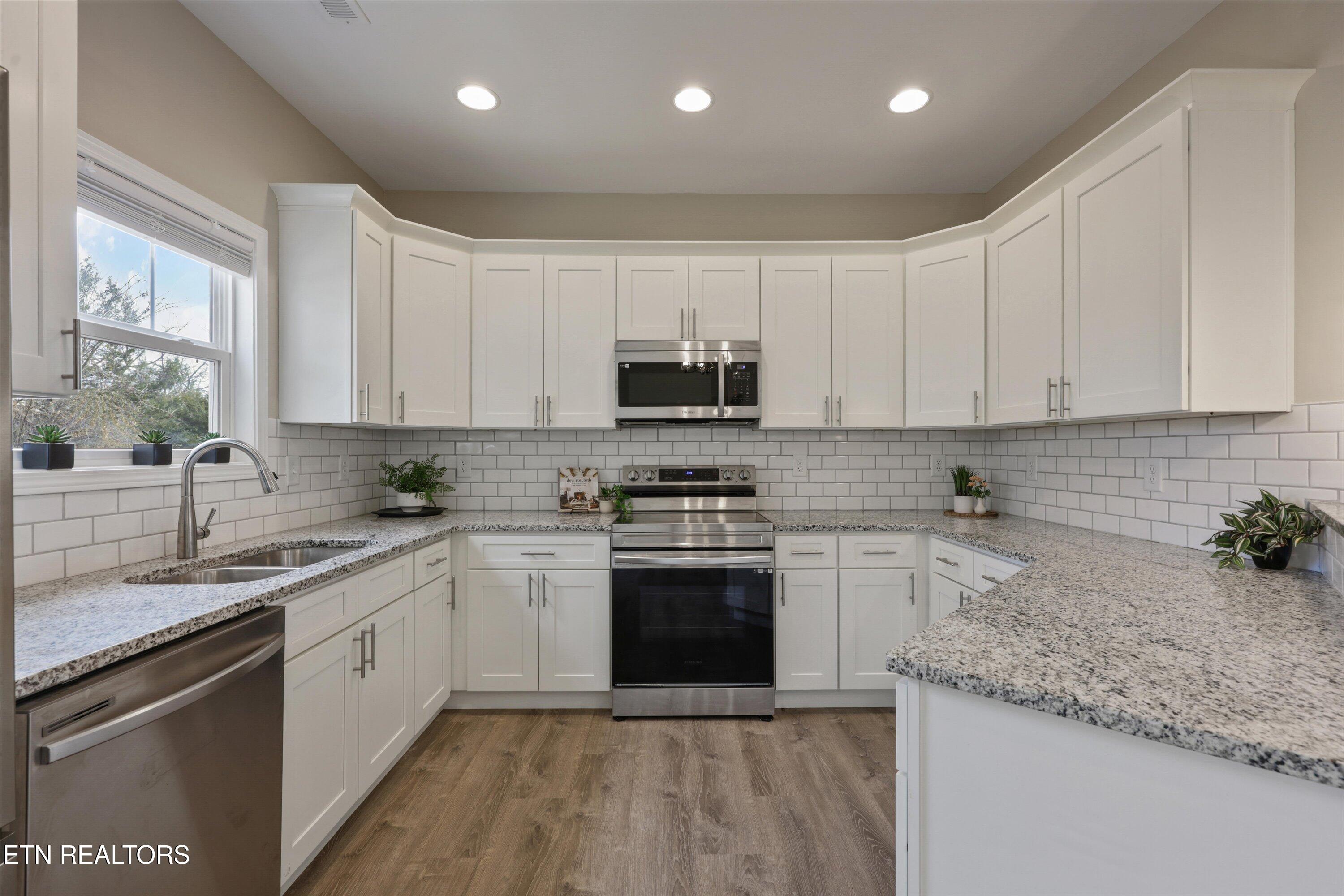 208 Daniel Morris Point Clinton TN 37716