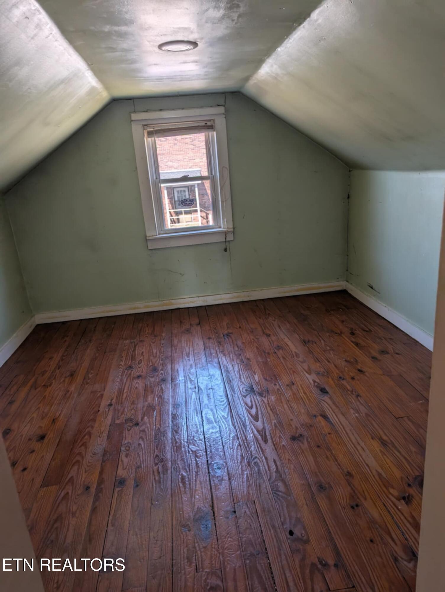 227 E Weaver Street Clinton TN 37716