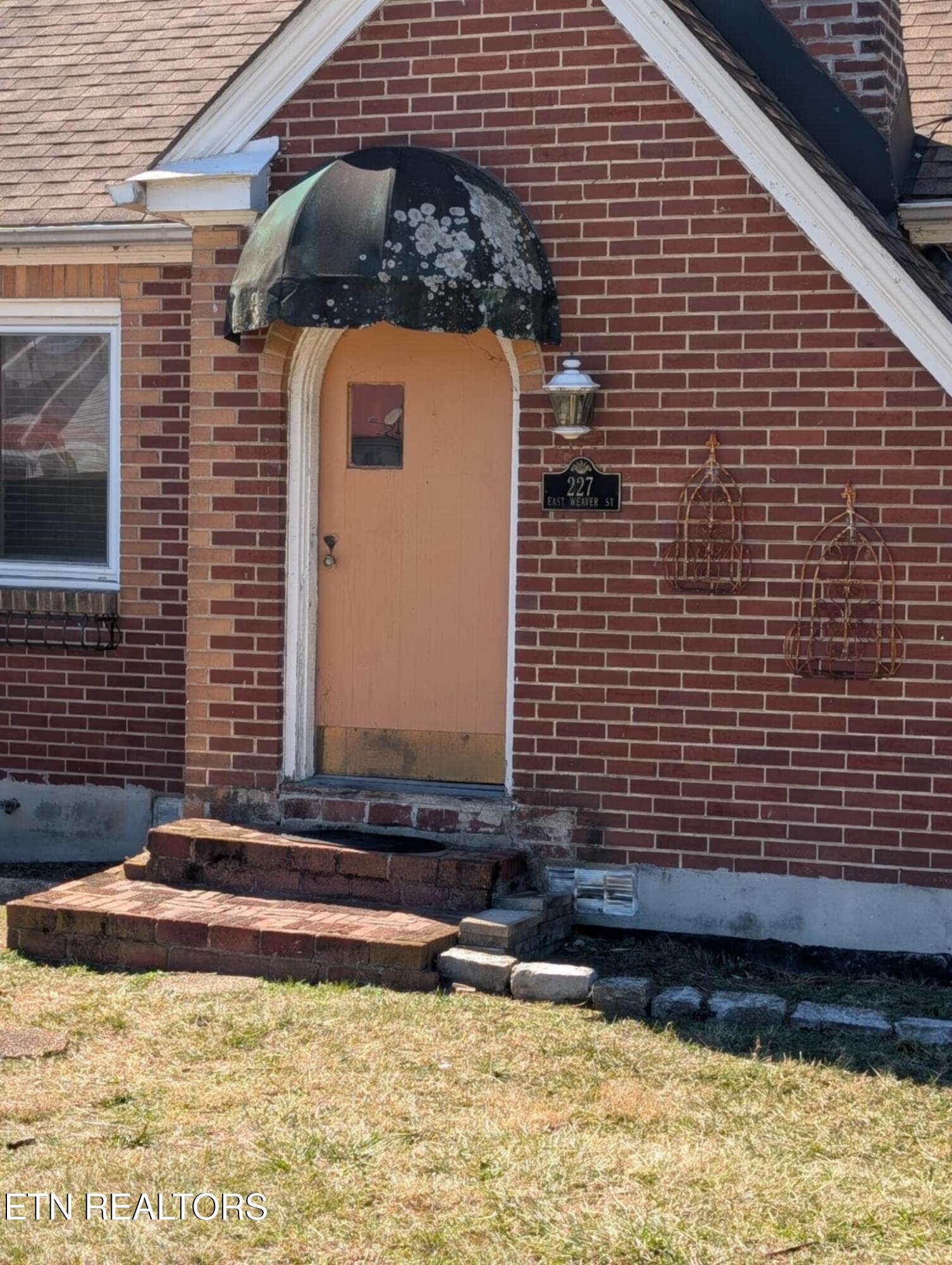 227 E Weaver Street Clinton TN 37716