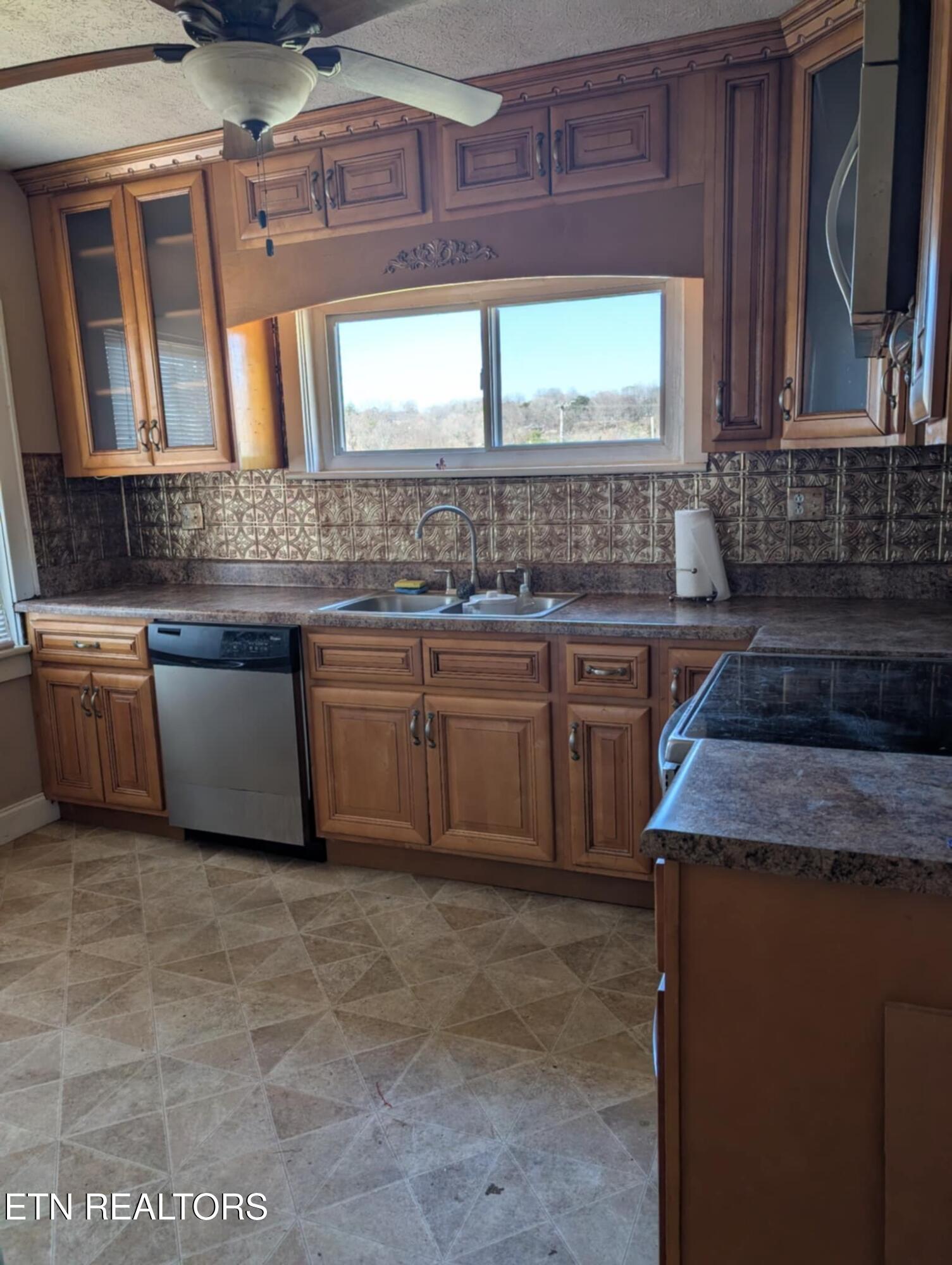 227 E Weaver Street Clinton TN 37716