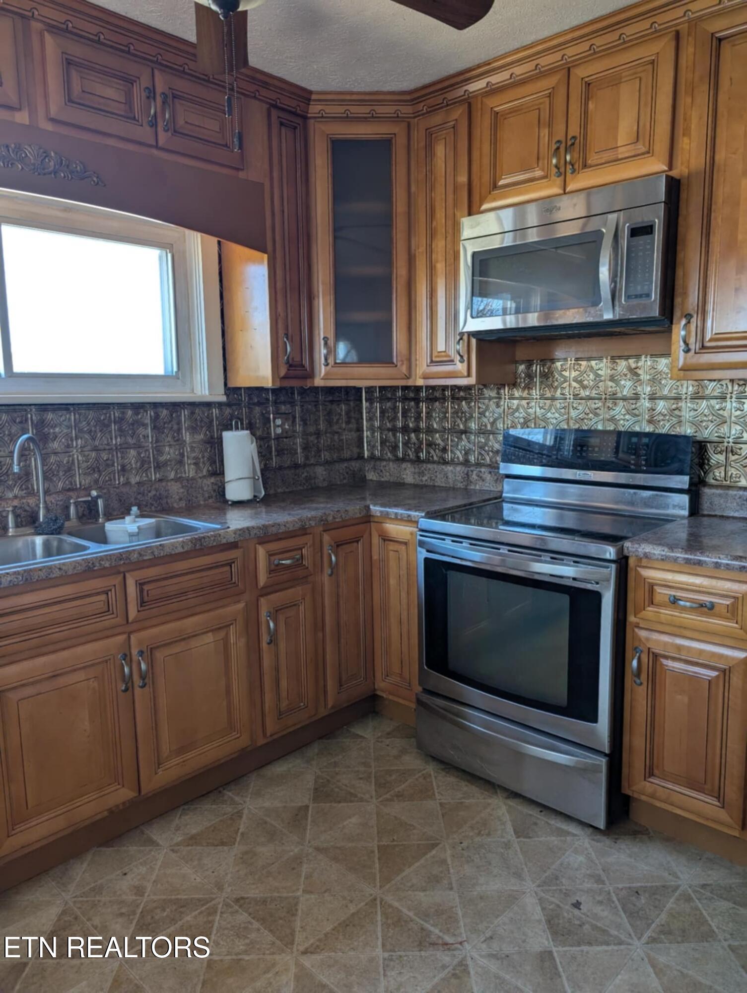 227 E Weaver Street Clinton TN 37716