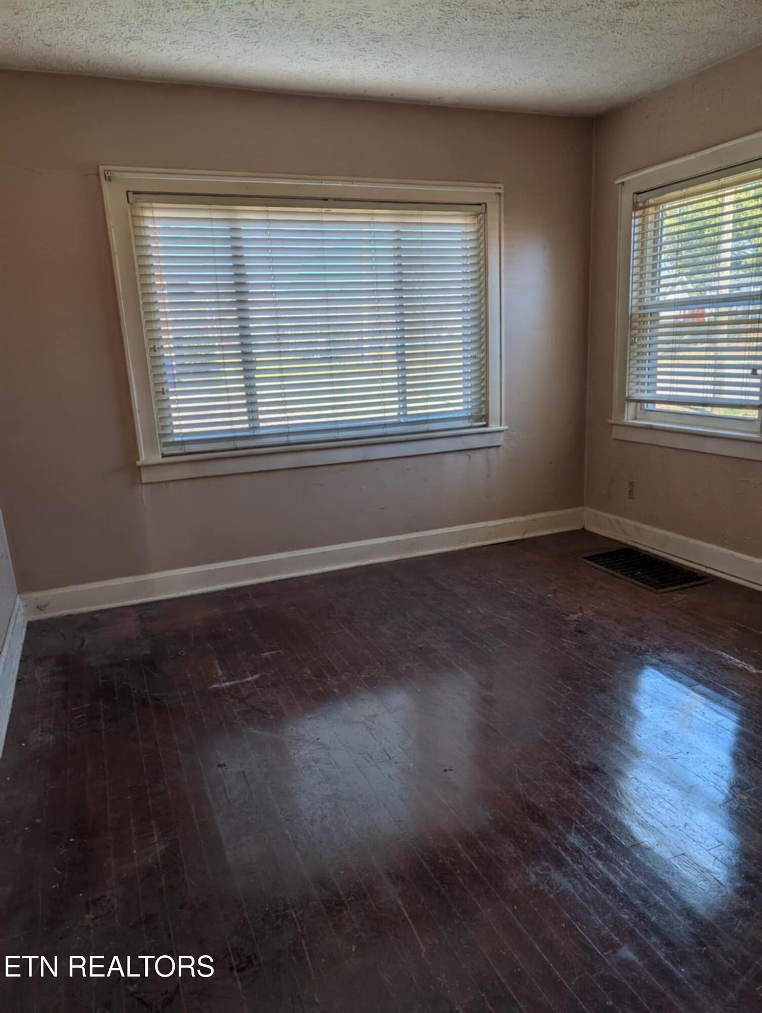 227 E Weaver Street Clinton TN 37716