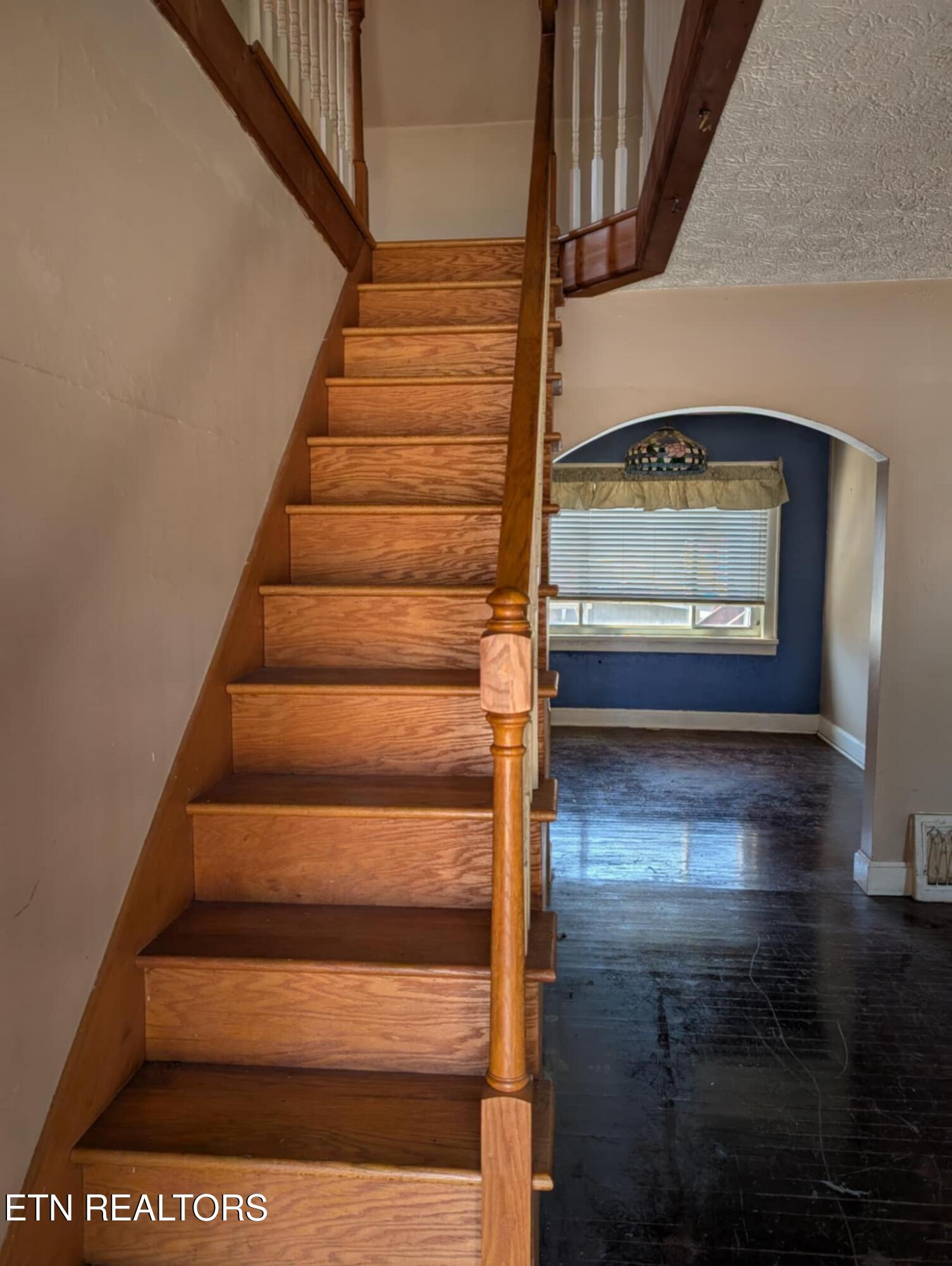 227 E Weaver Street Clinton TN 37716