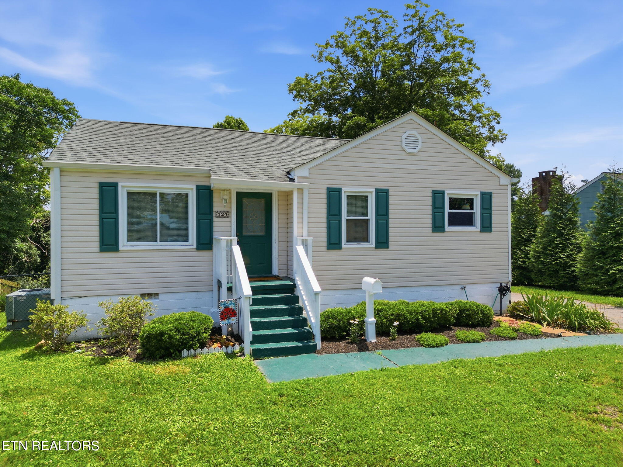 124 Salem Road Oak Ridge TN 37830