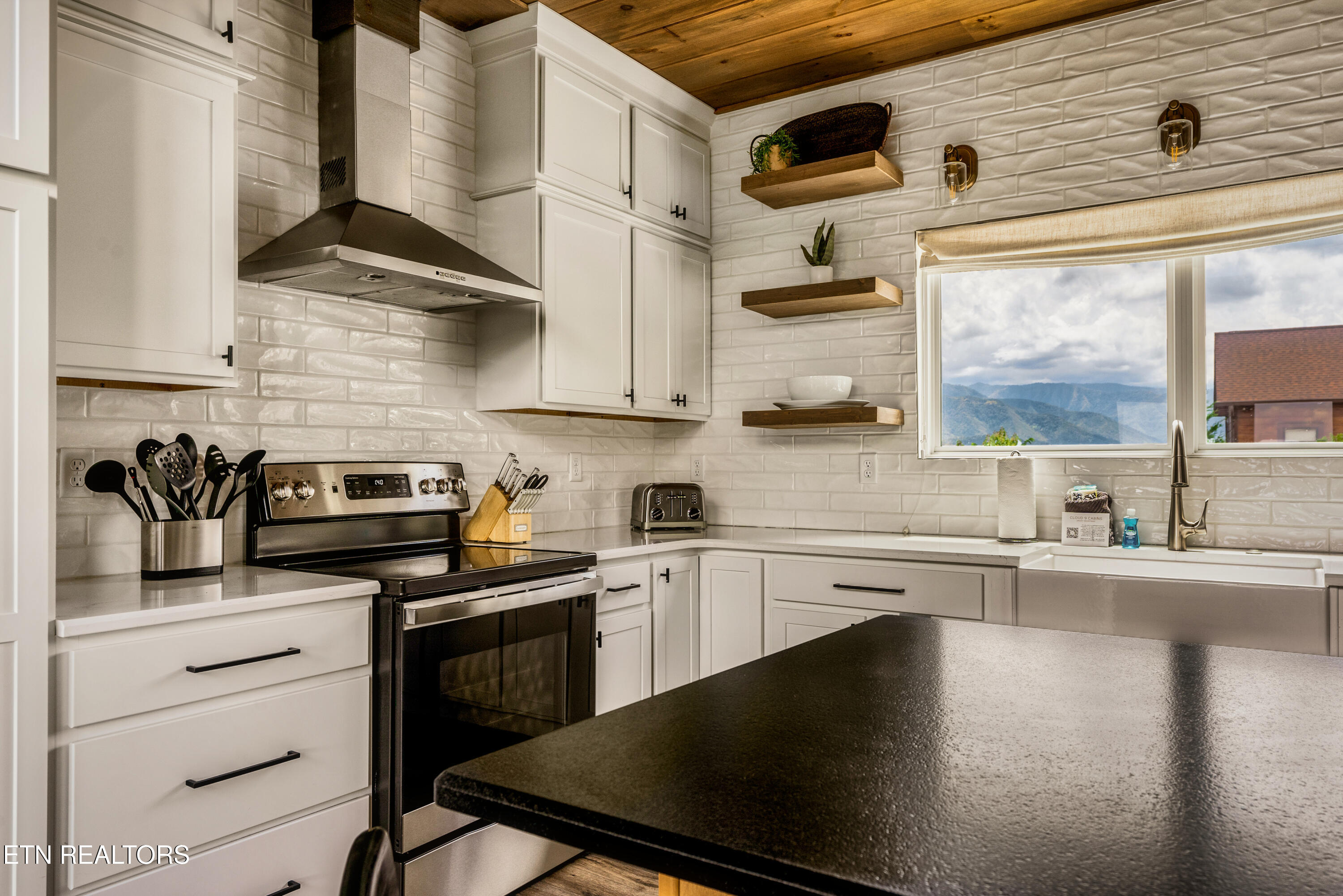 712 Bear Walk Way Gatlinburg TN 37738
