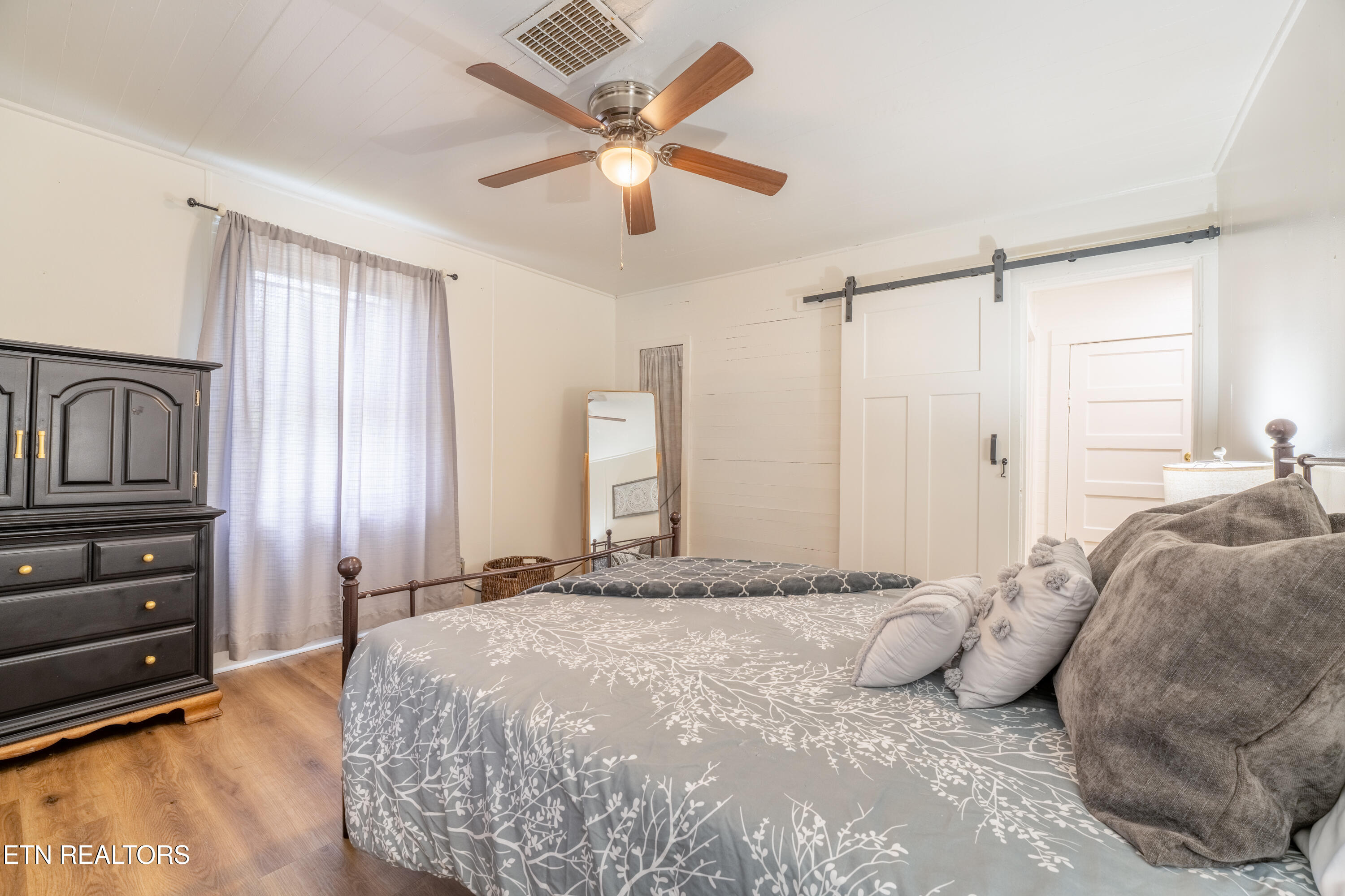 614 E Brushy Valley Drive Powell TN 37849