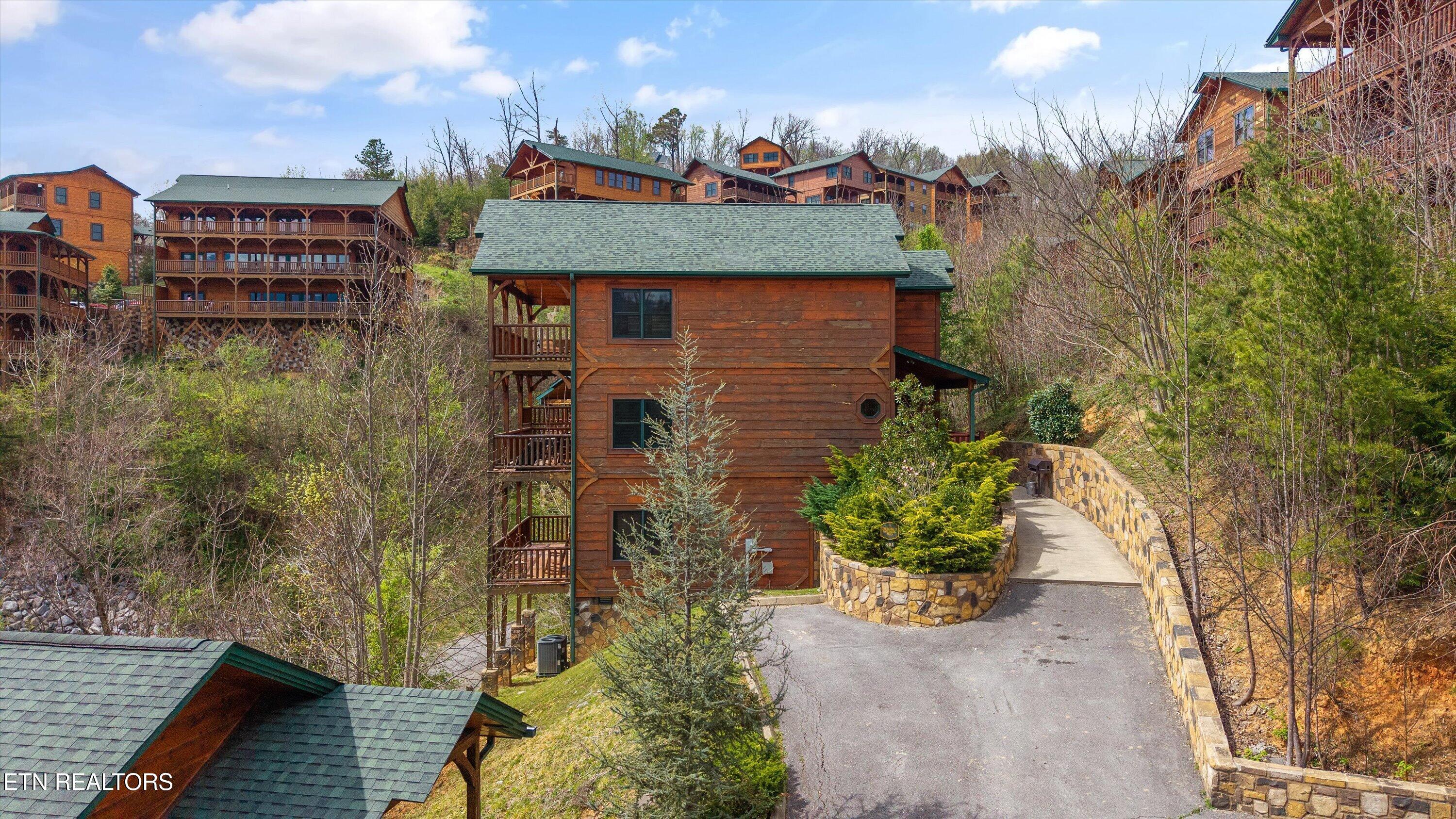655 Gatlinburg Falls Way Gatlinburg TN 37738