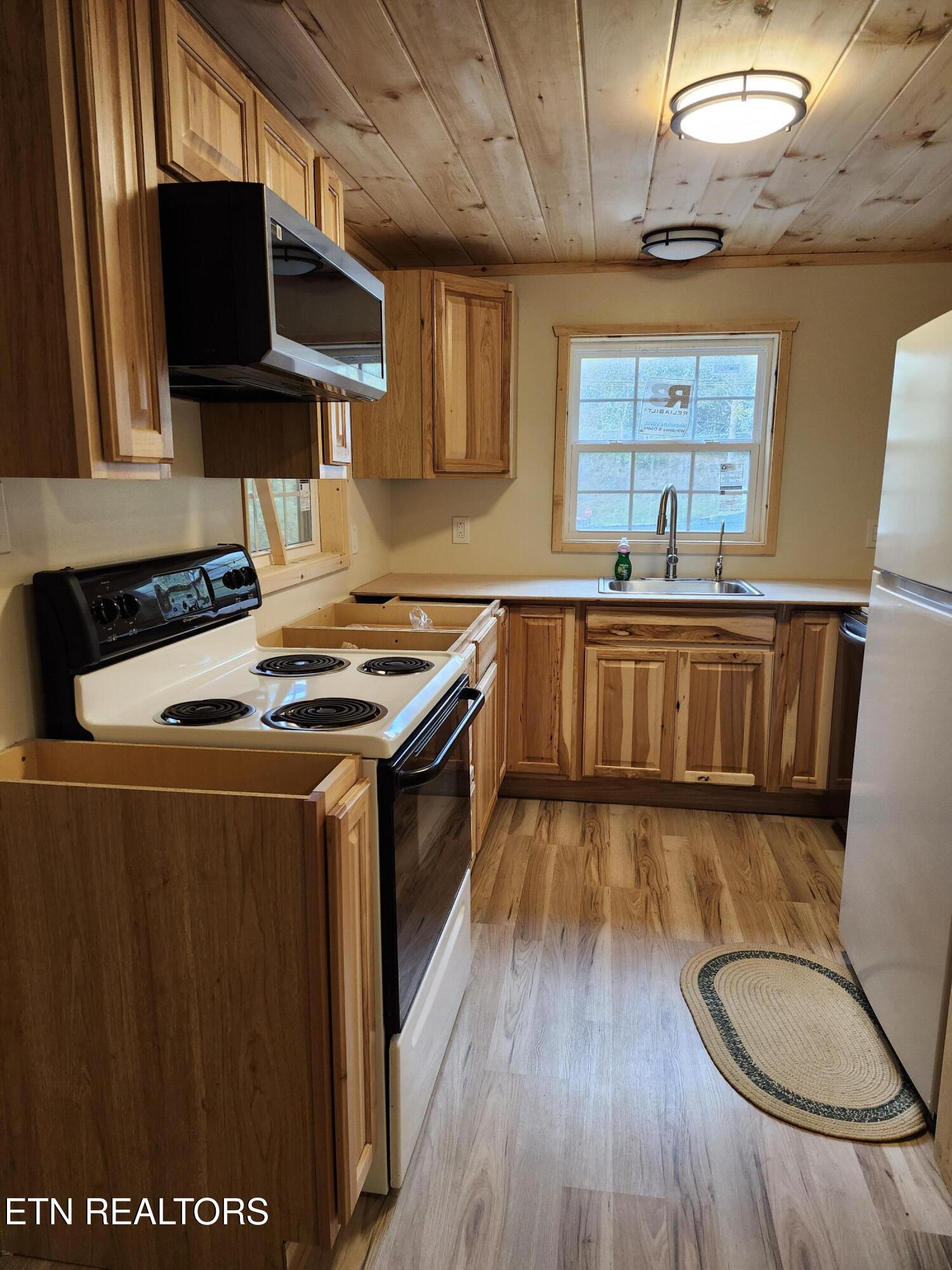 4121 S Boogertown Road Pigeon Forge TN 37876