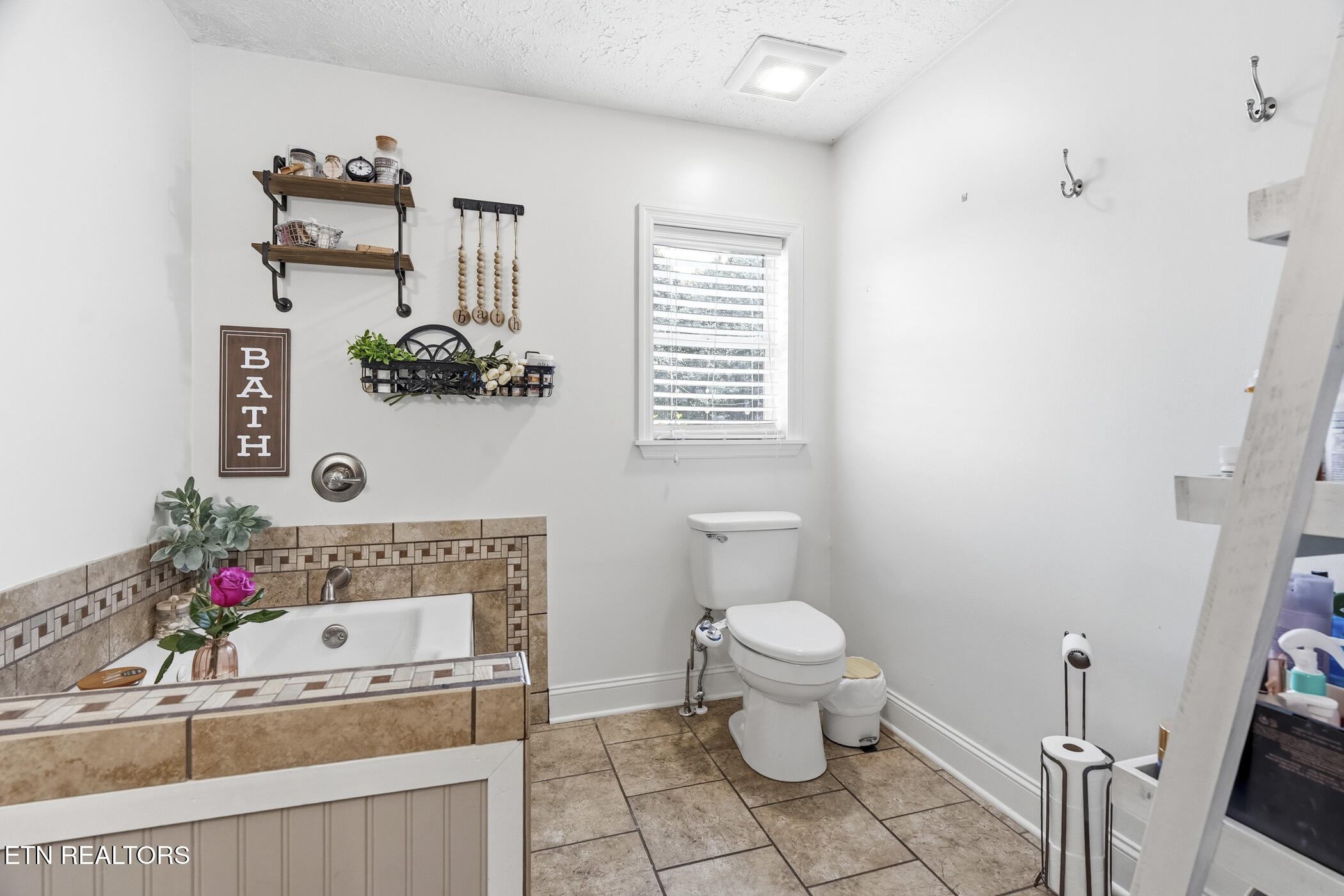 1961 Chelsea Jo Lane Sevierville TN 37876