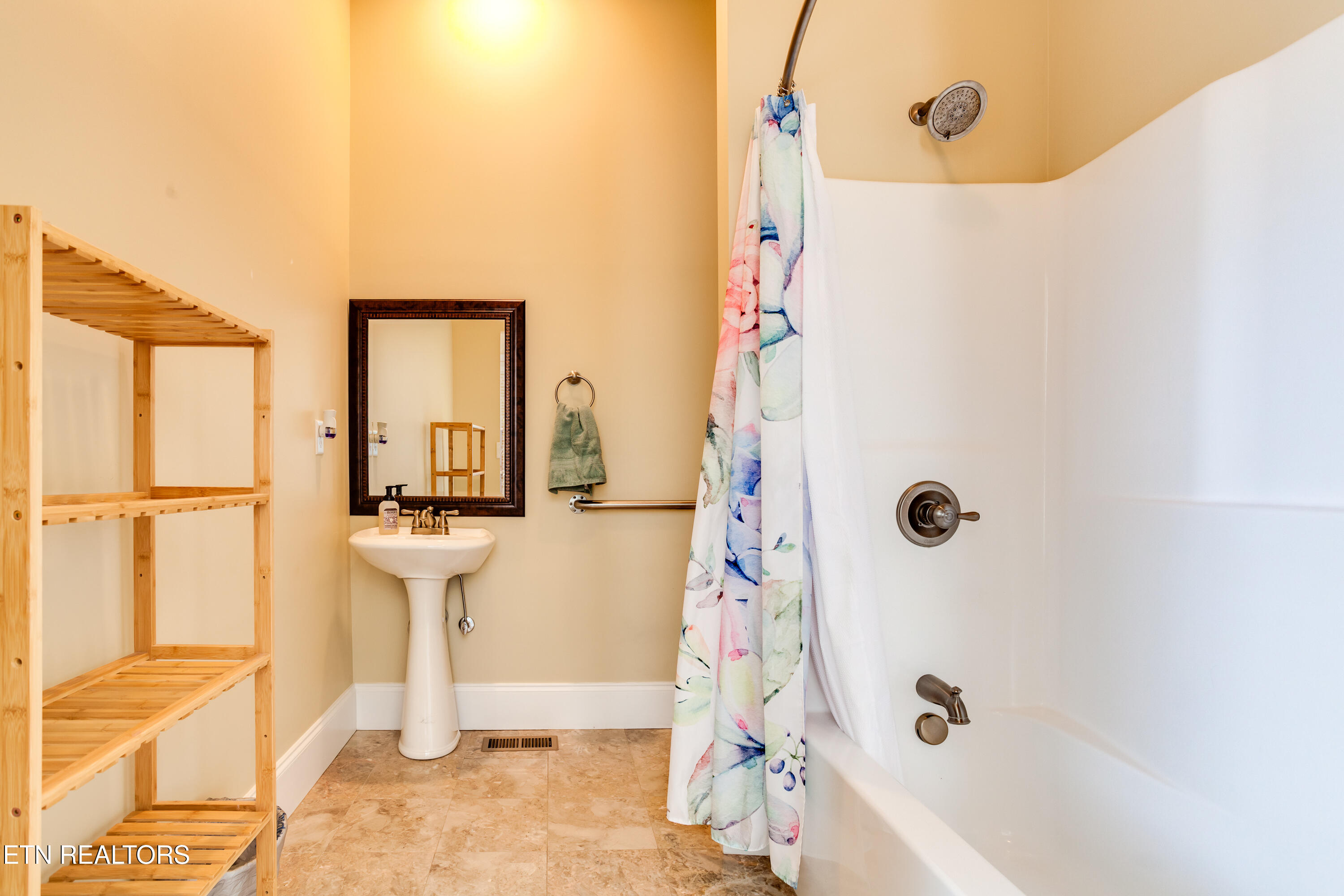 1903 Hickory Pointe Lane Maynardville TN 37807
