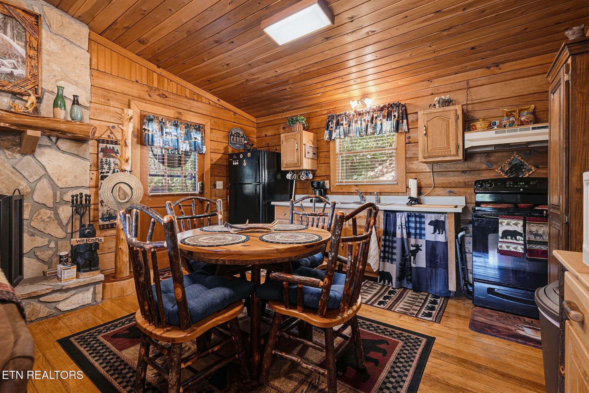 2934 Heavens Path Way Sevierville TN 37862