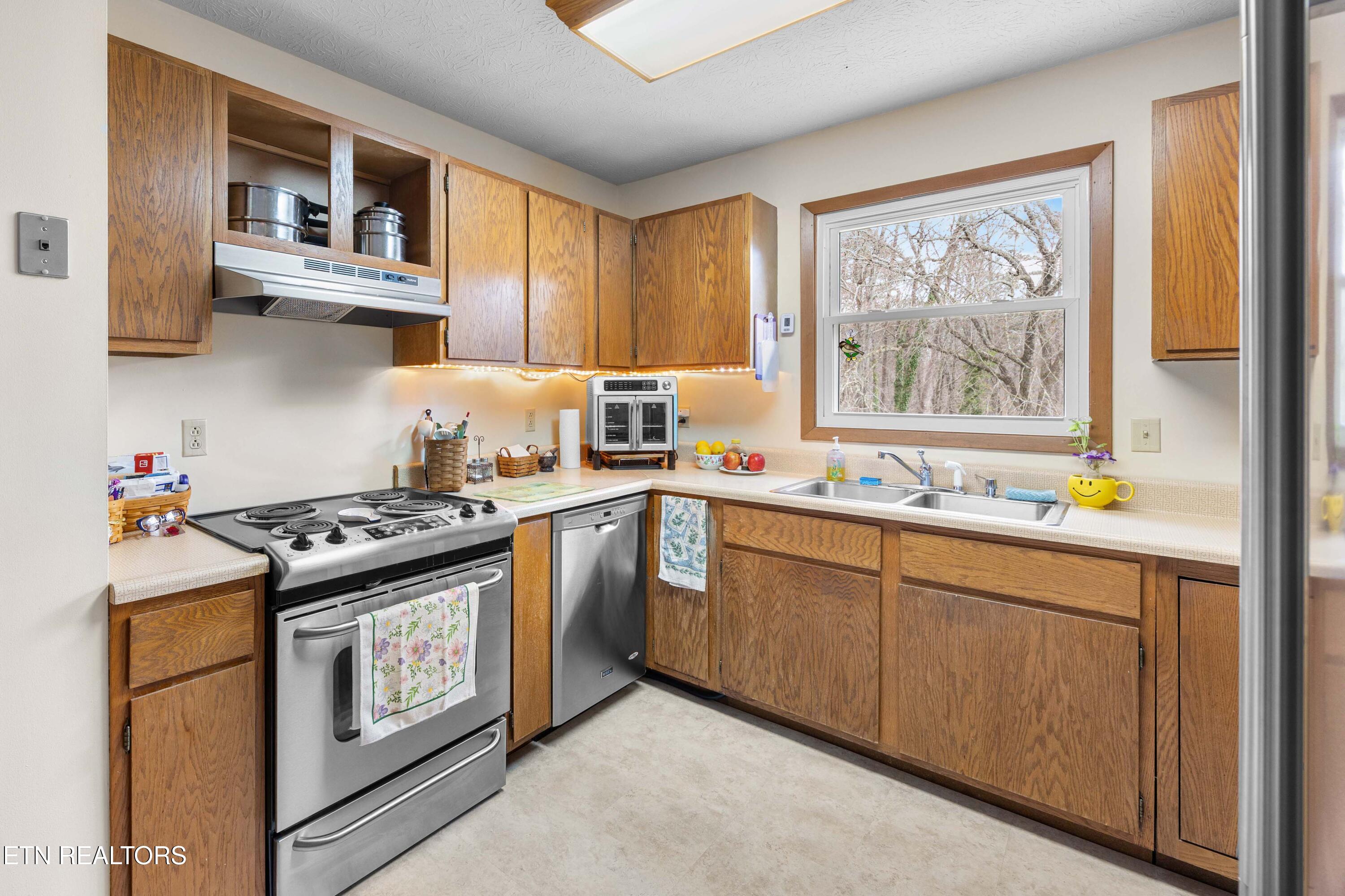 100 Pioneer Drive Clinton TN 37716