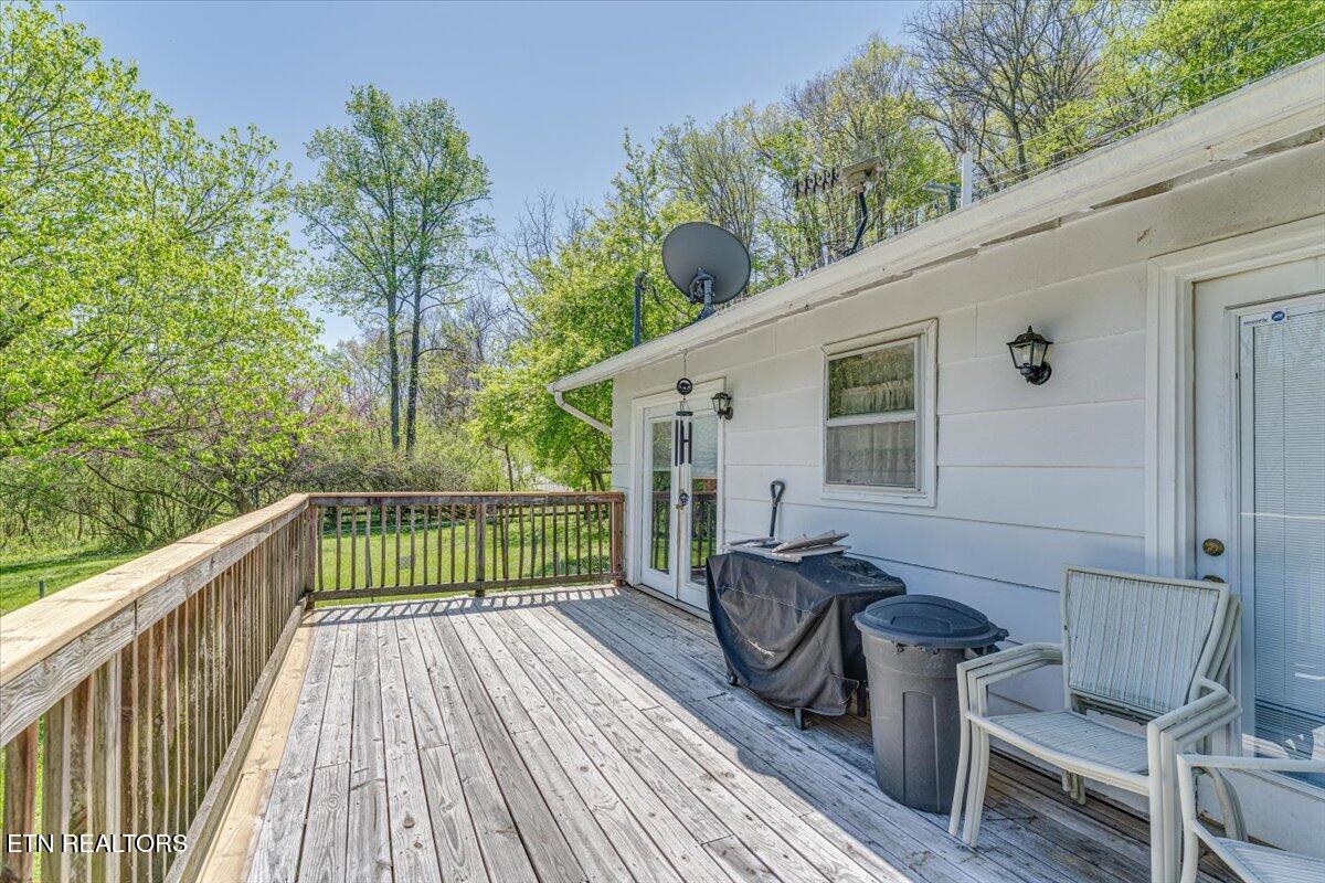 1202 E Bullrun Valley Drive Powell TN 37849