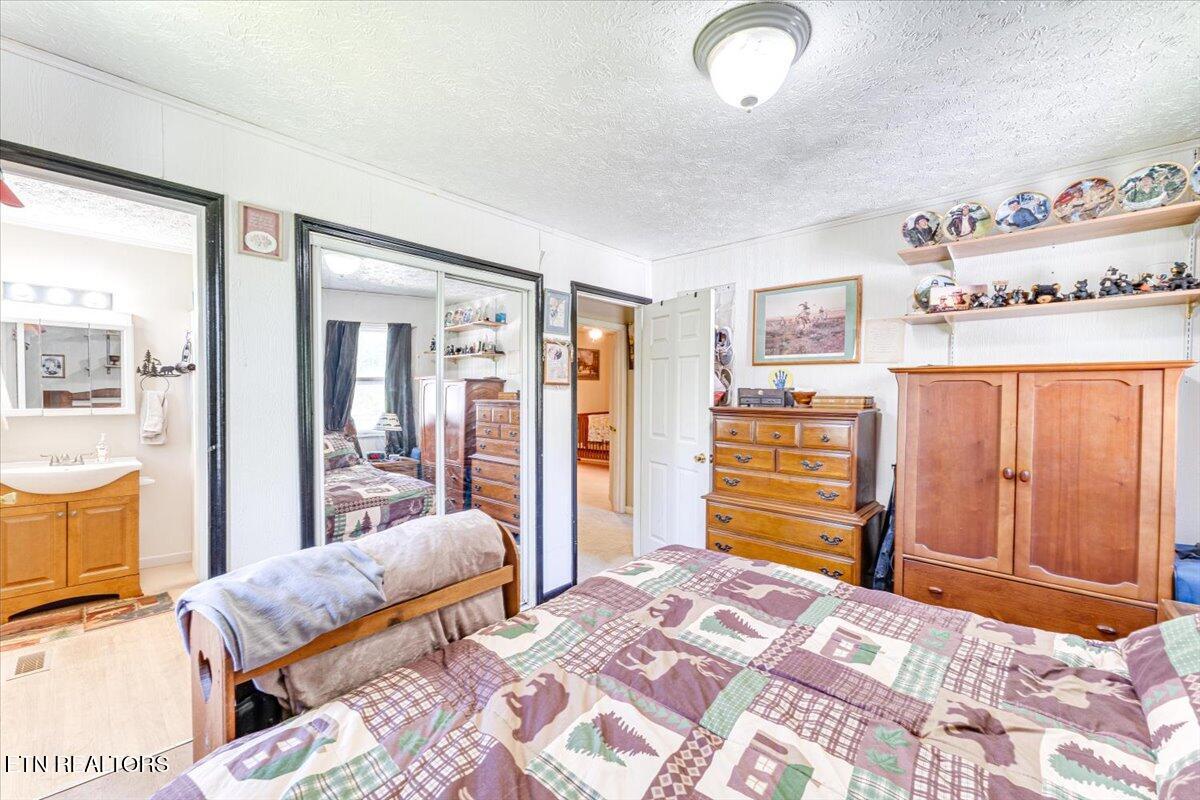 1202 E Bullrun Valley Drive Powell TN 37849
