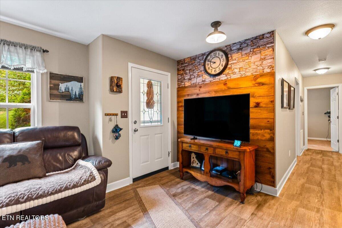 124 Mac Ivey Lane Lafollette TN 37766