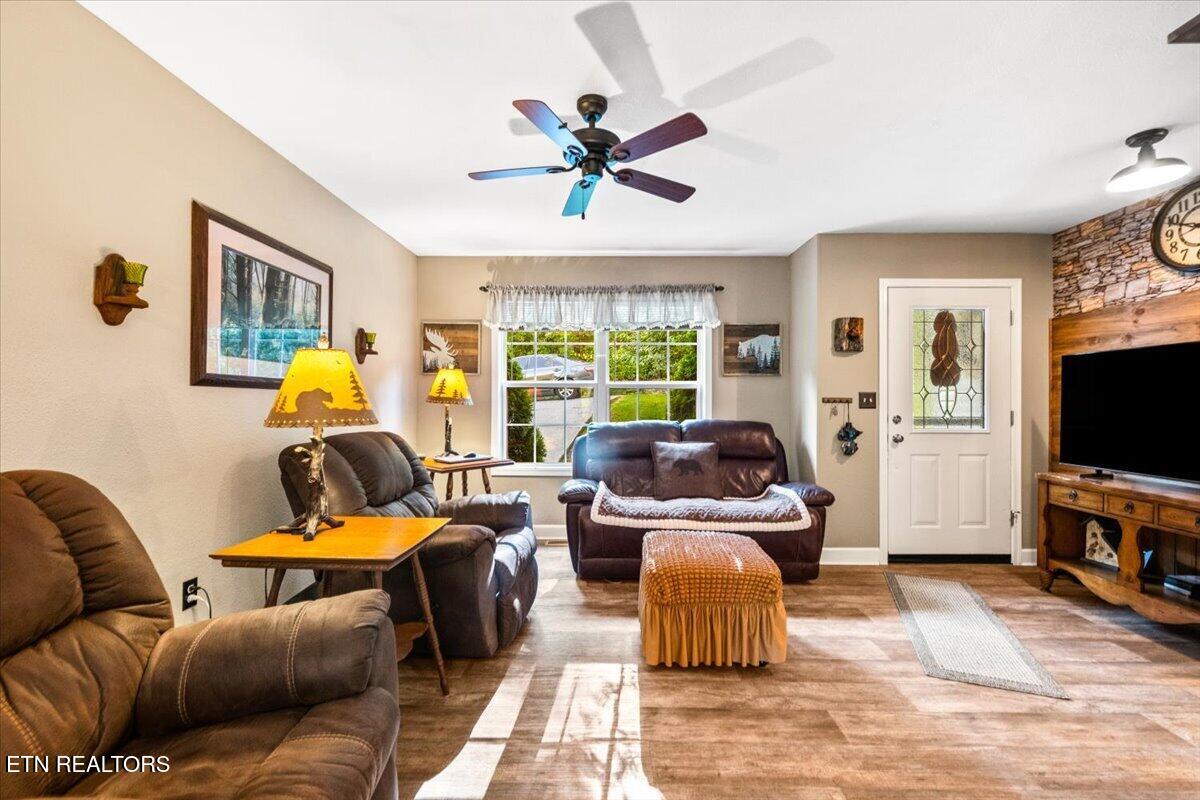 124 Mac Ivey Lane Lafollette TN 37766