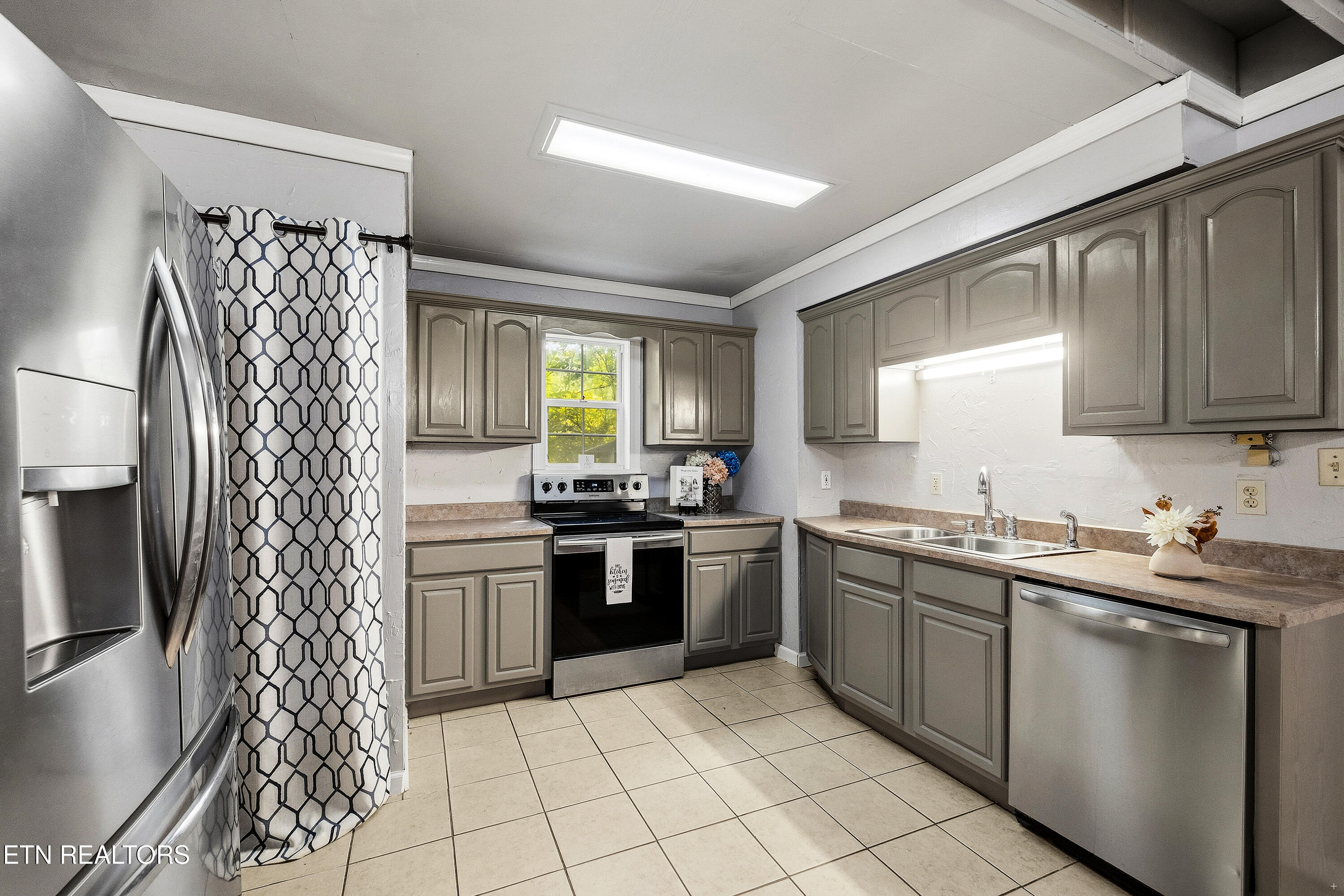 1105 Silver Poplar Lane Sevierville TN 37876