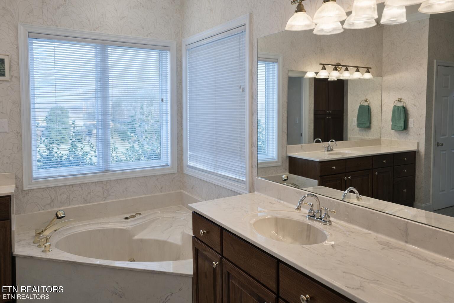 122 Kenosha Lane Loudon TN 37774