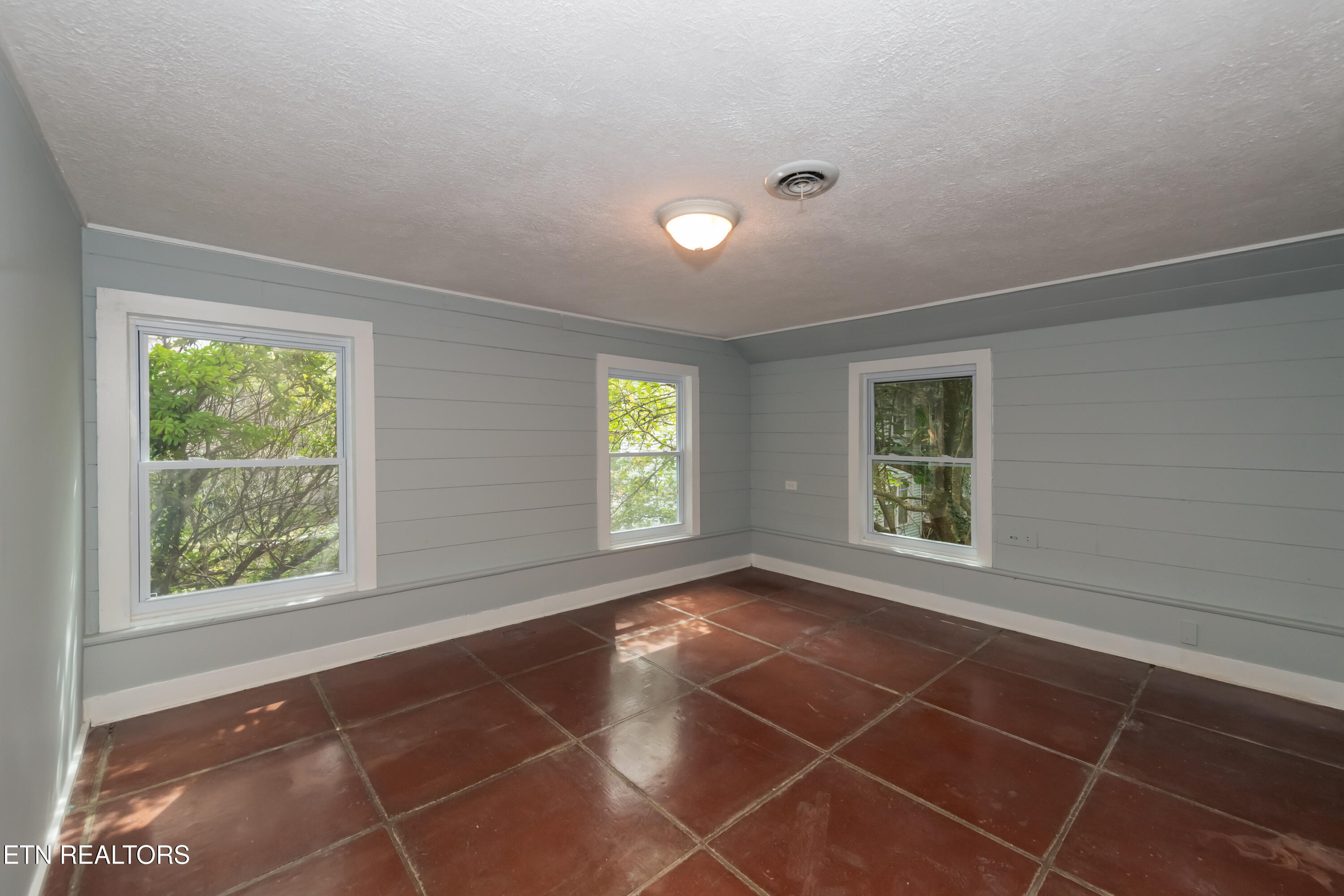 220 Oak Road Norris TN 37828