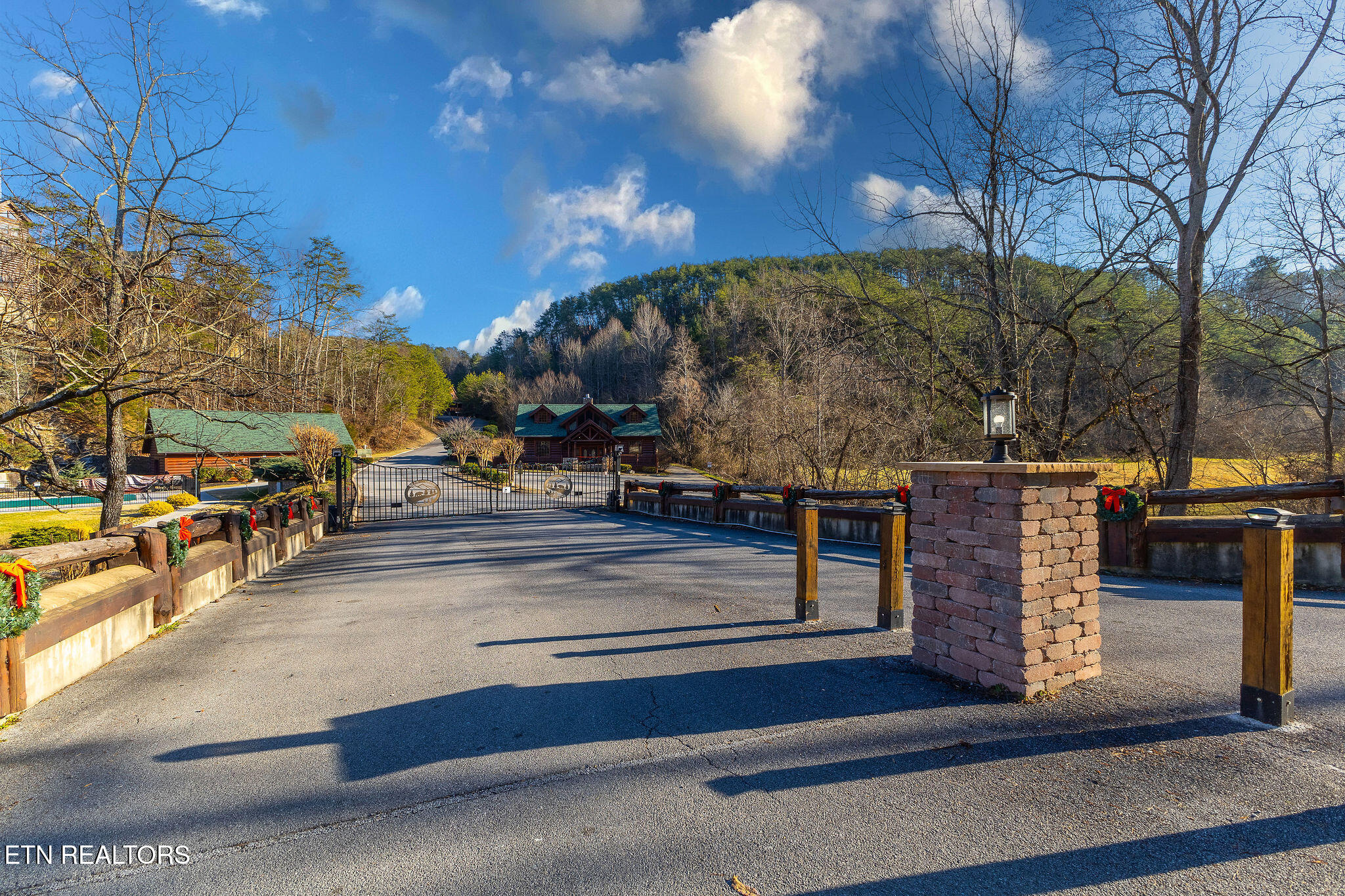 2004 Cougar Crossing Way Sevierville TN 37876
