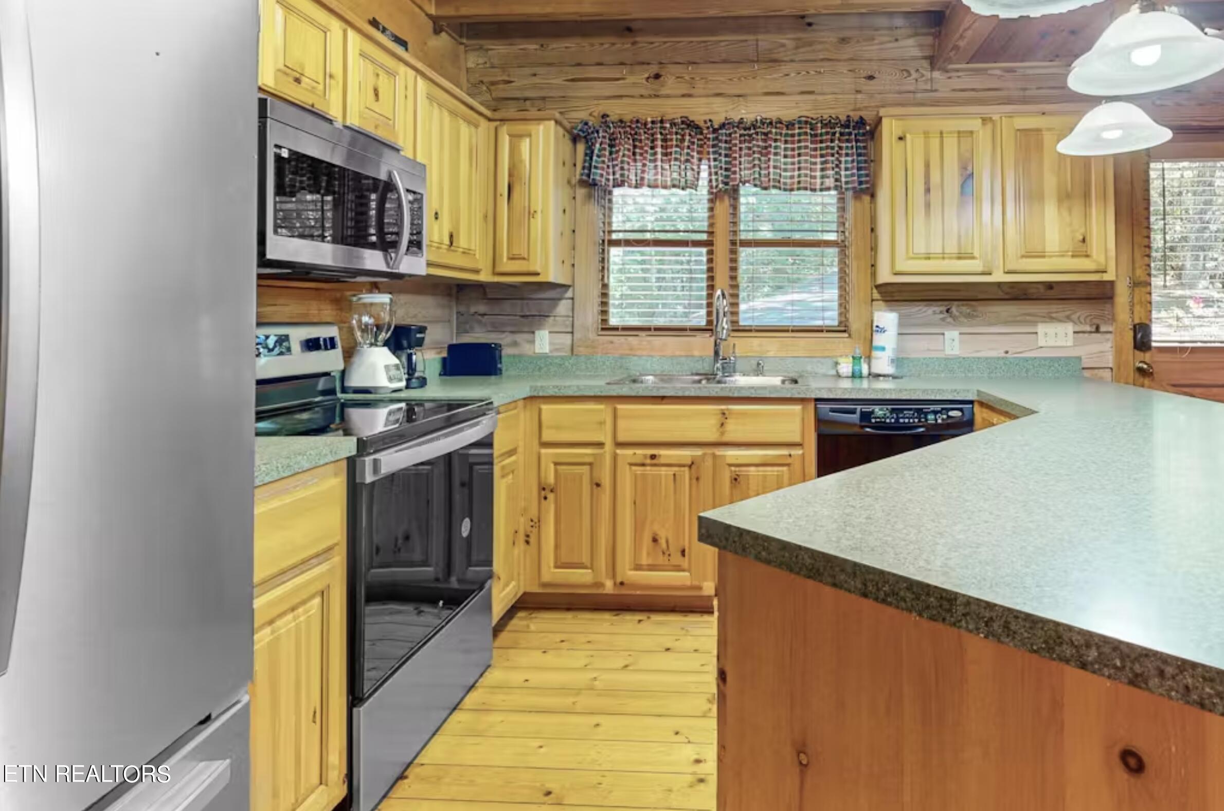 606 Thatta Way Gatlinburg TN 37738