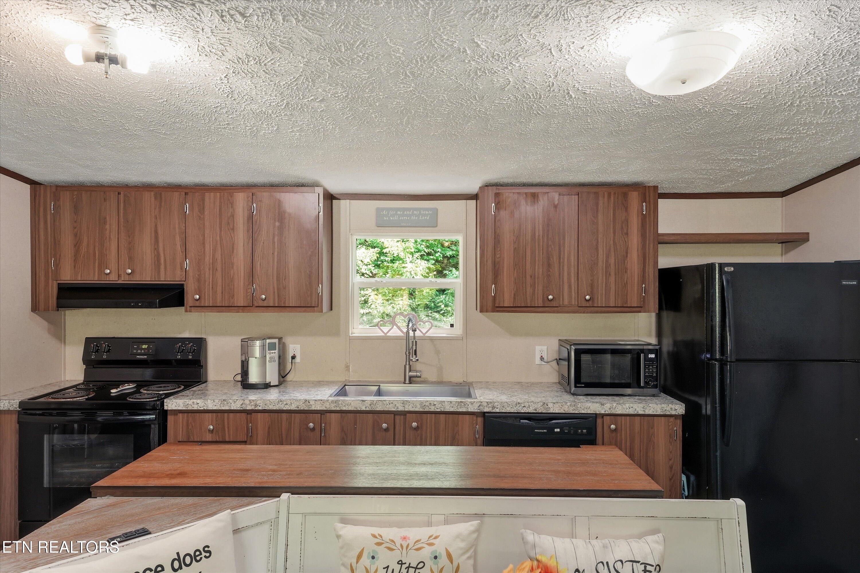 8360 Brickyard Road Powell TN 37849