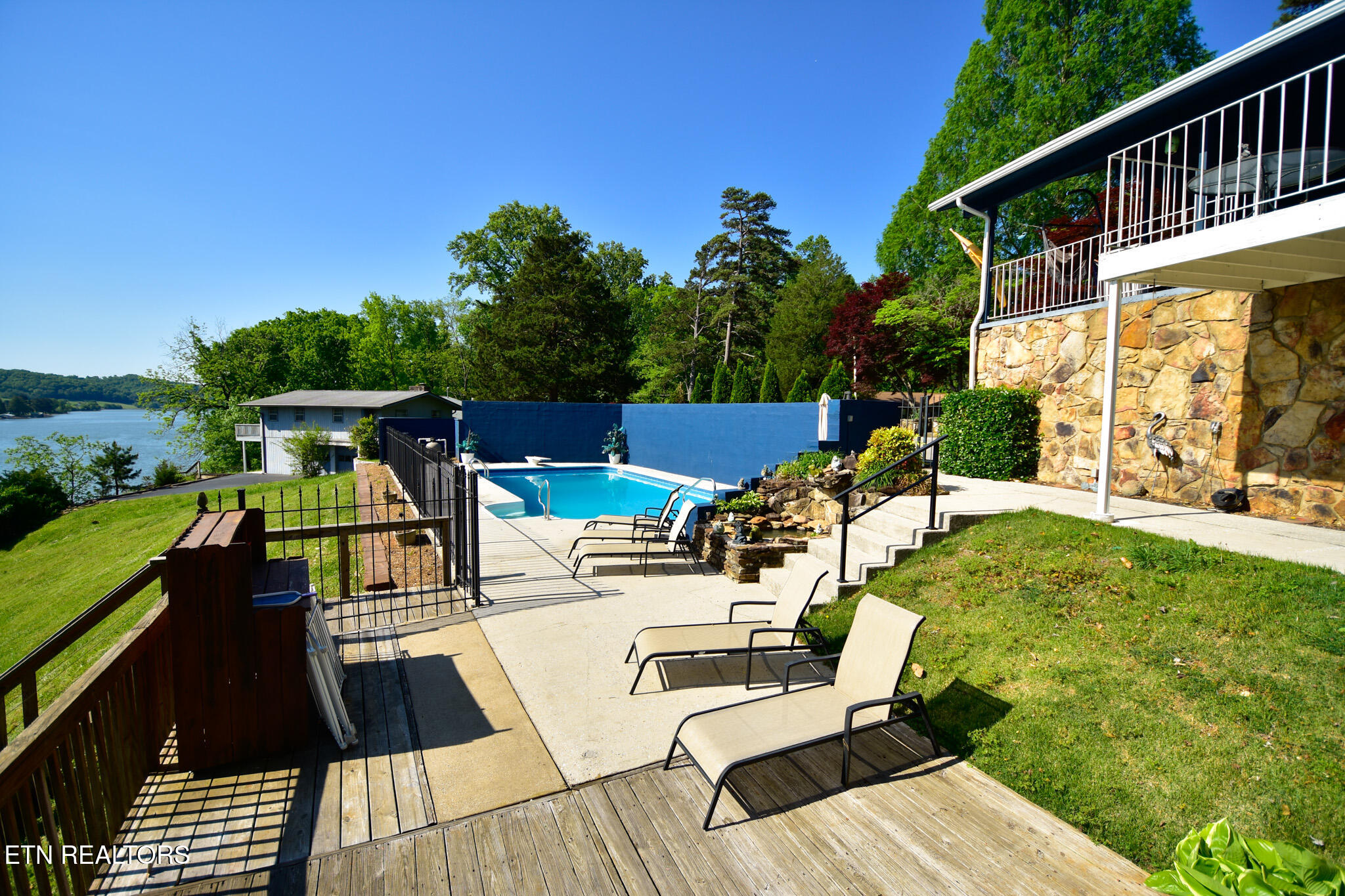 207 Lake Circle Harriman TN 37748