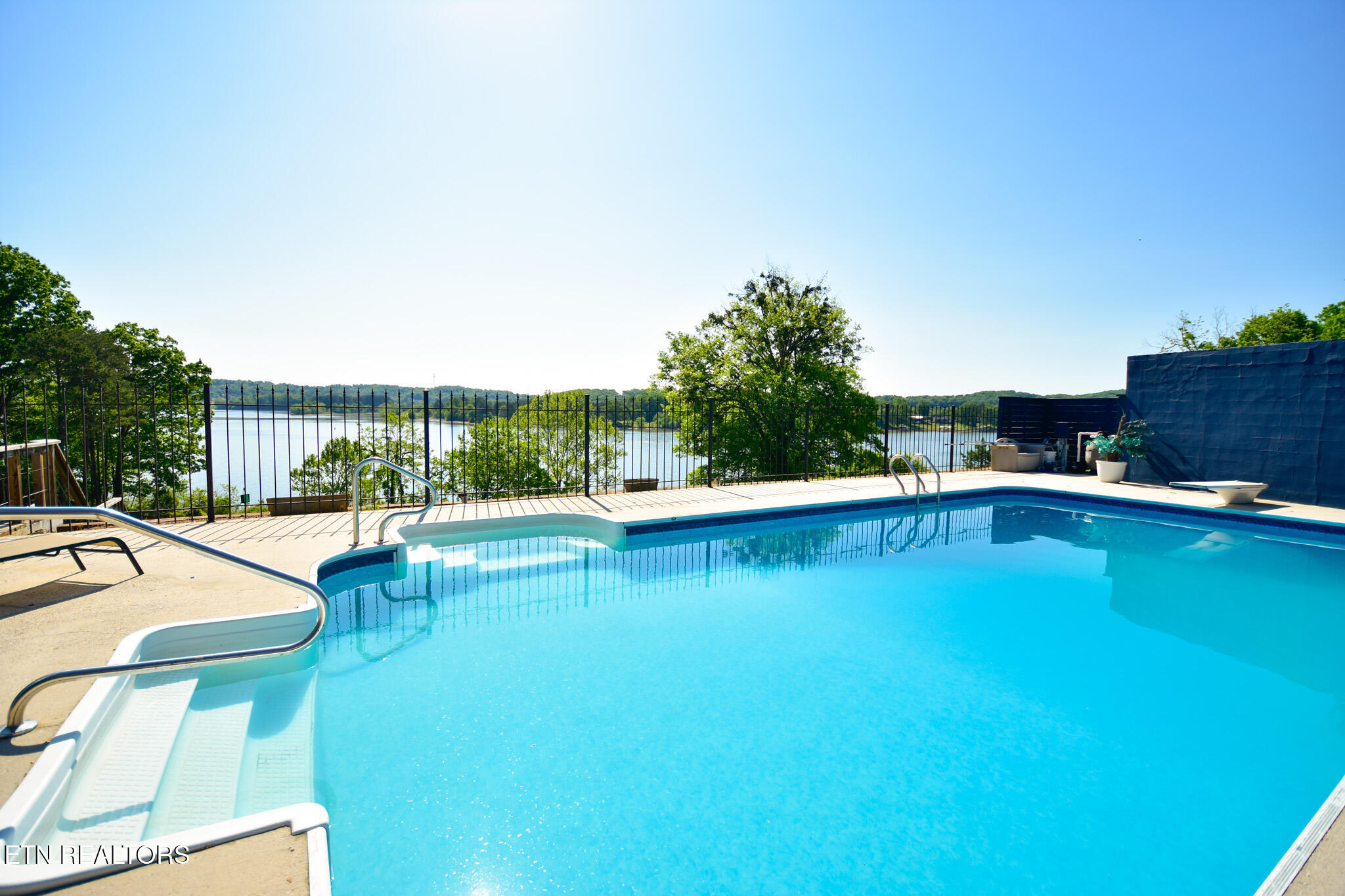 207 Lake Circle Harriman TN 37748