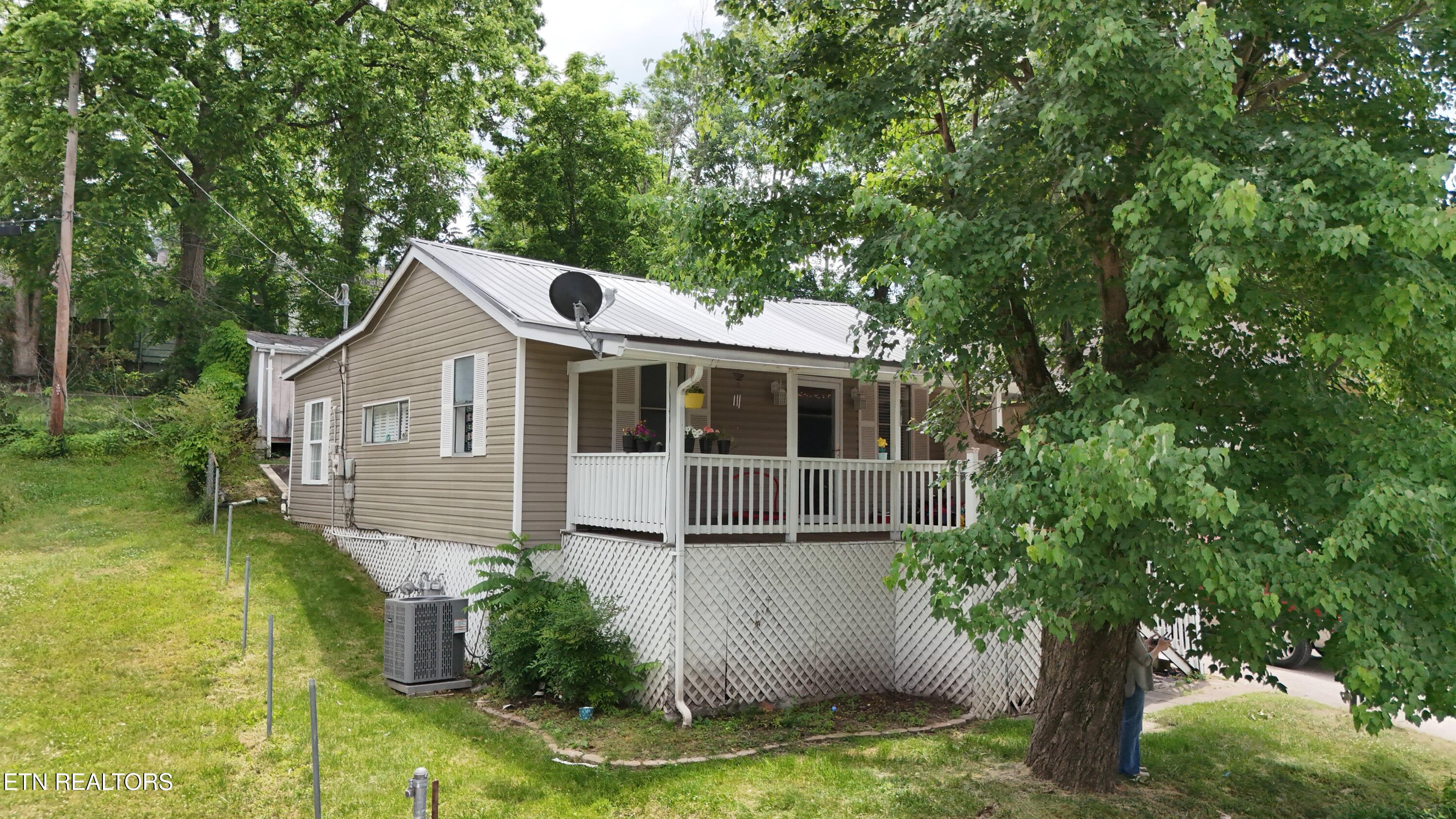 218 N Cross Street Oneida TN 37841