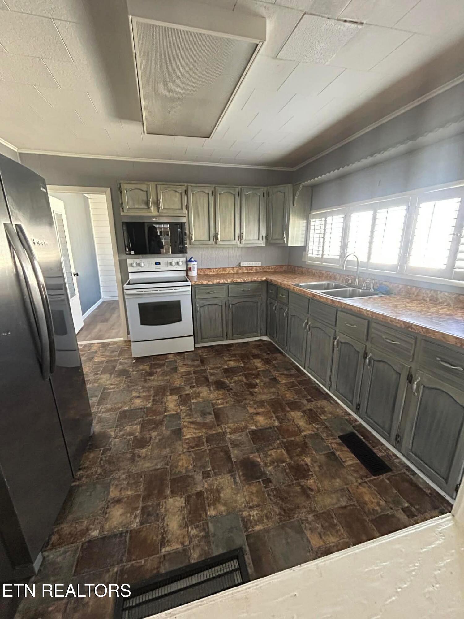 218 N Cross Street Oneida TN 37841