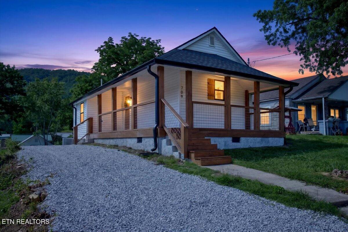 709 E Ash Street Lafollette TN 37766