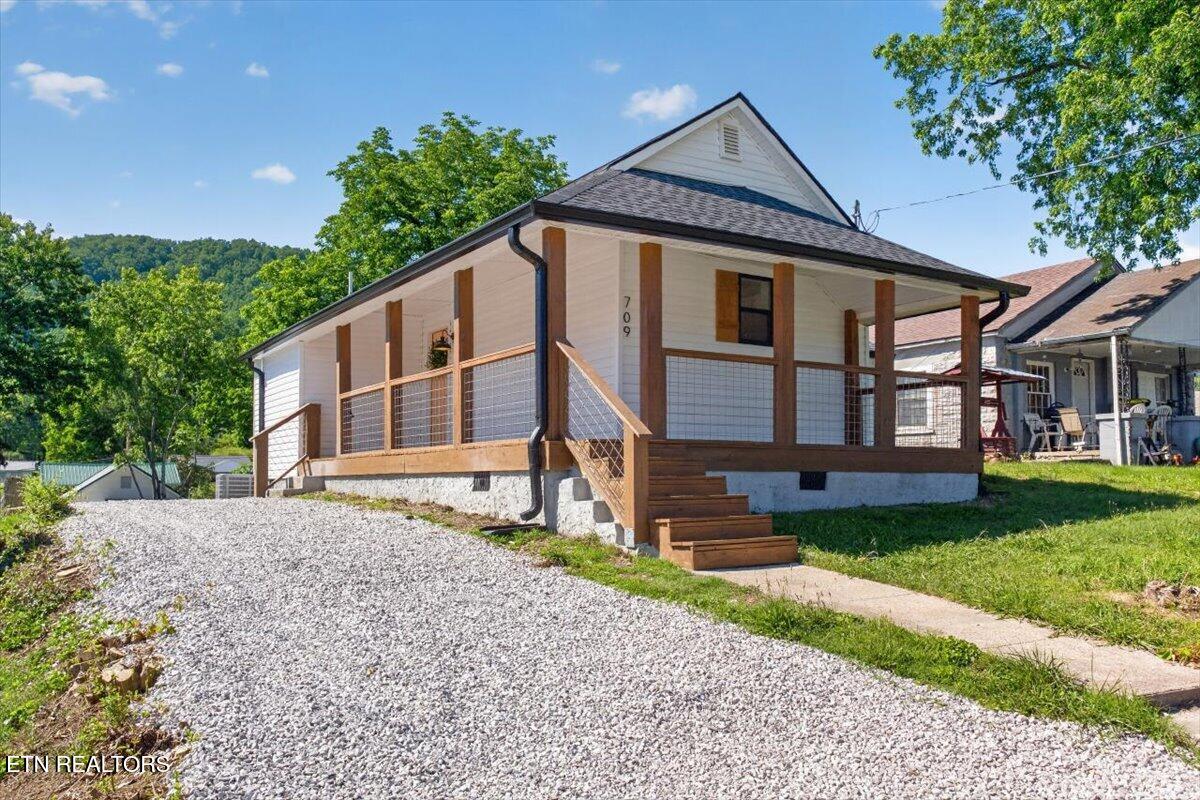 709 E Ash Street Lafollette TN 37766