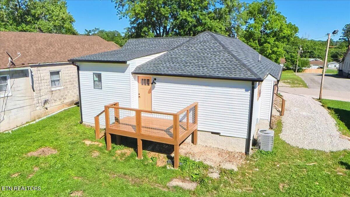 709 E Ash Street Lafollette TN 37766
