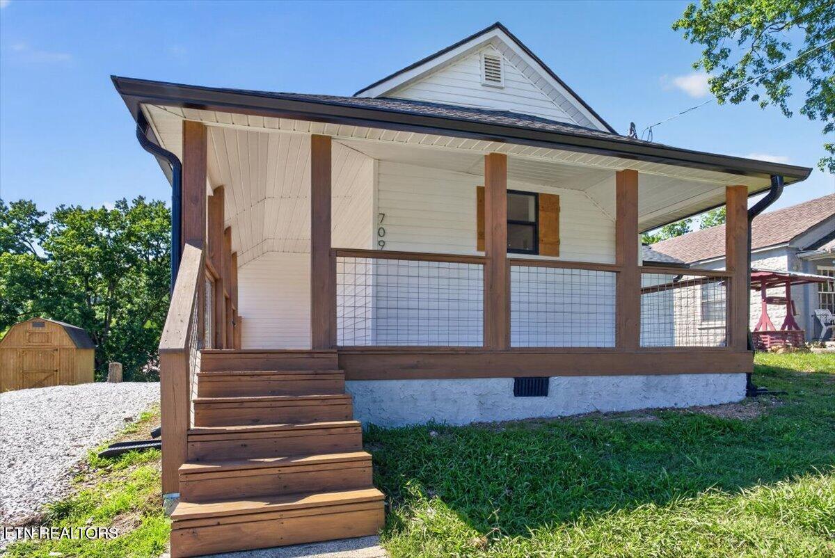 709 E Ash Street Lafollette TN 37766
