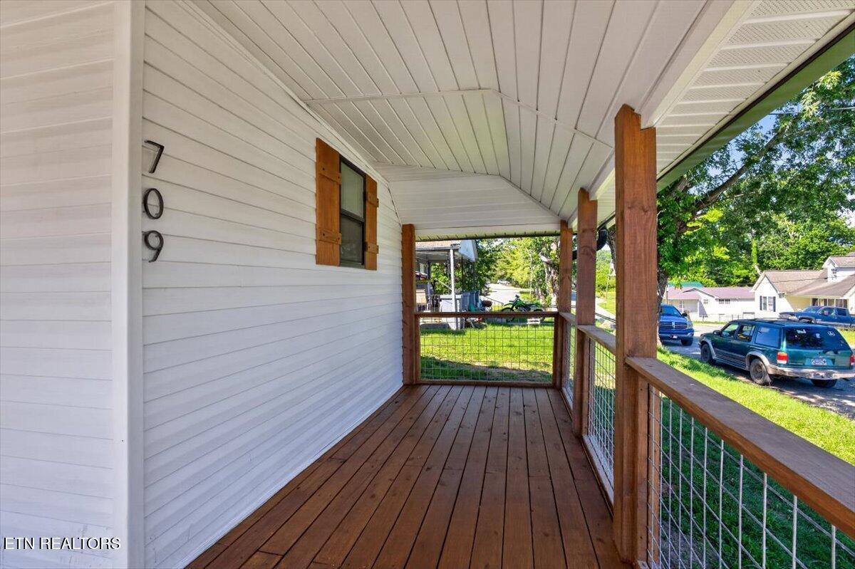 709 E Ash Street Lafollette TN 37766