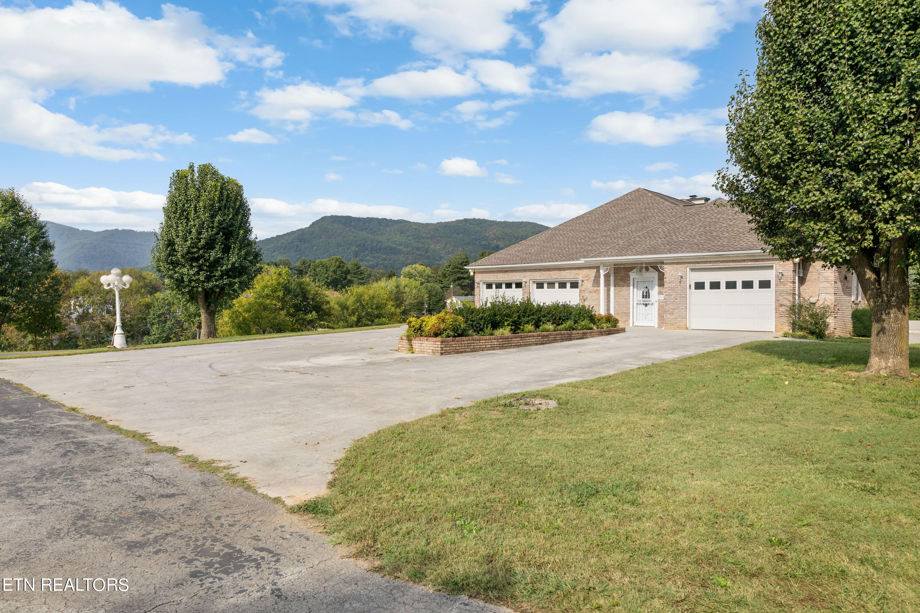 198 Elk Lake Lane Jacksboro TN 37757