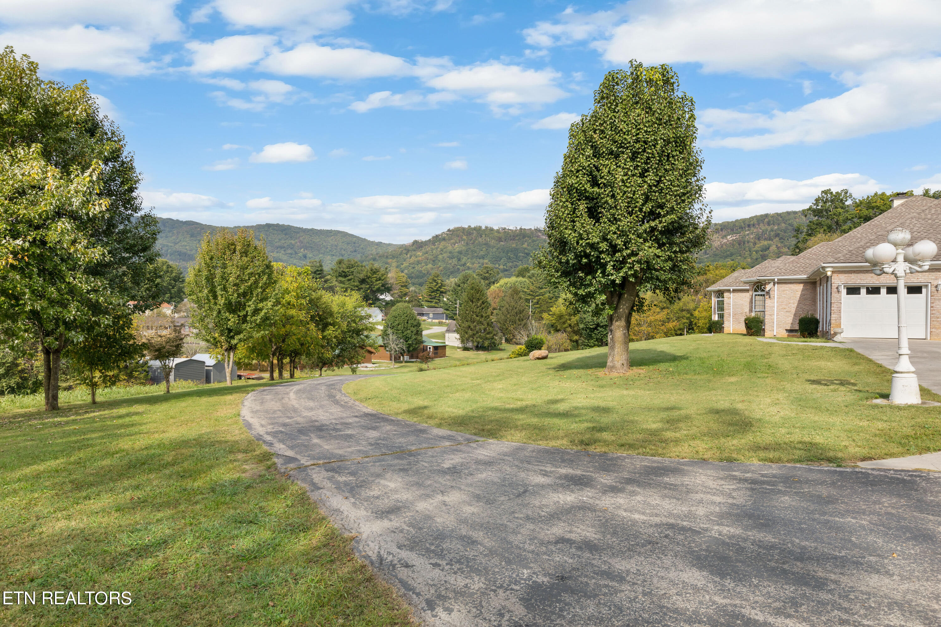198 Elk Lake Lane Jacksboro TN 37757