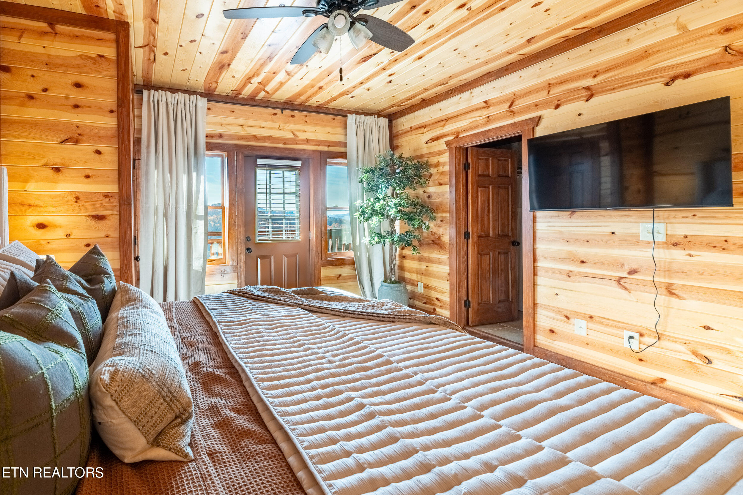 2445 Mountain Ridge Way Sevierville TN 37862