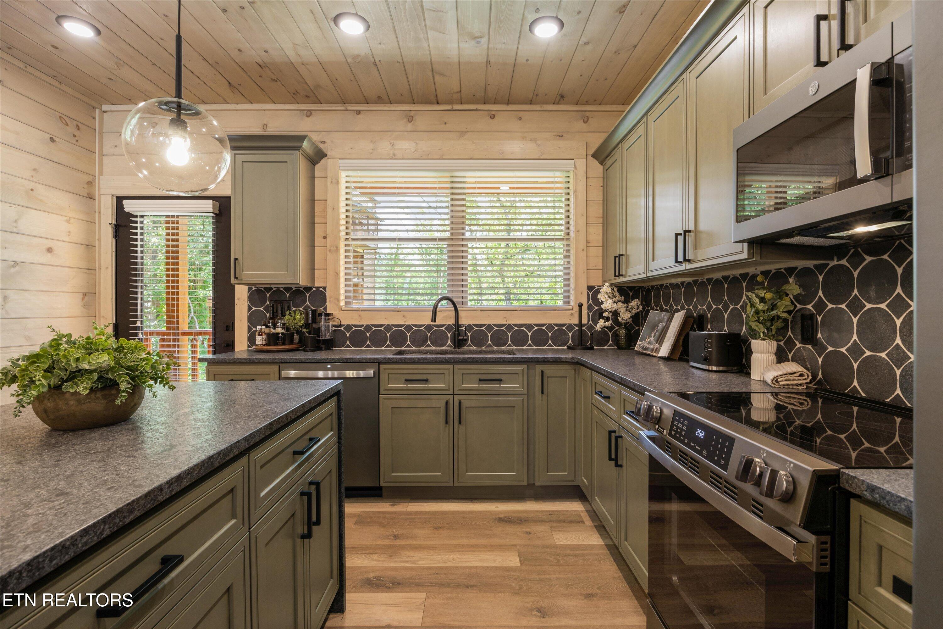 2108 Valley Creek Way Pigeon Forge TN 37862