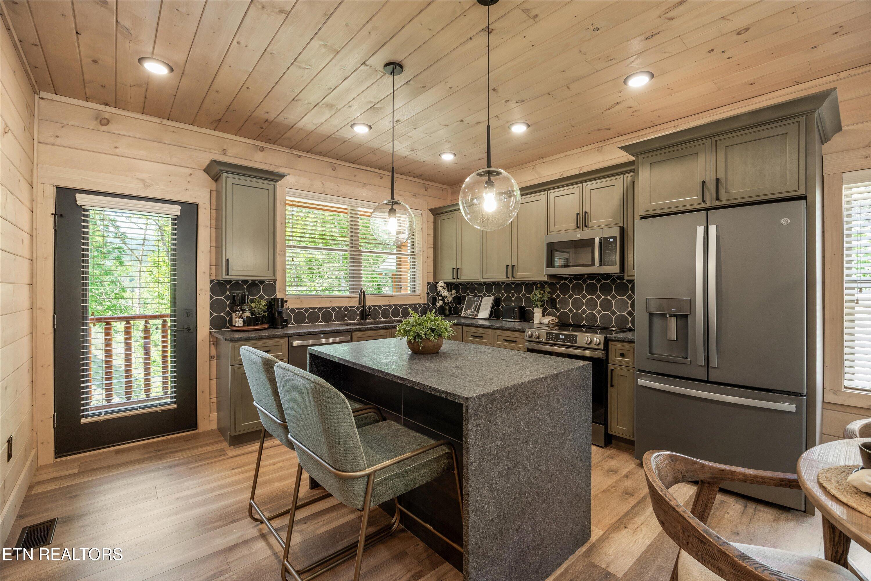 2108 Valley Creek Way Pigeon Forge TN 37862