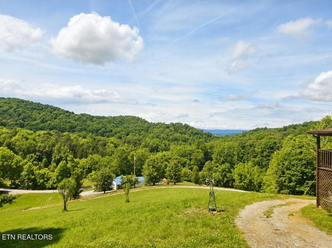 395 Cunningham Road Tazewell TN 37879