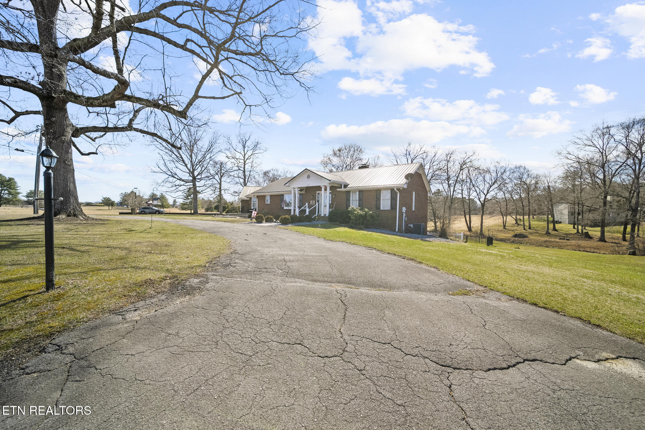 3435 Mountain View Lane Baneberry TN 37890