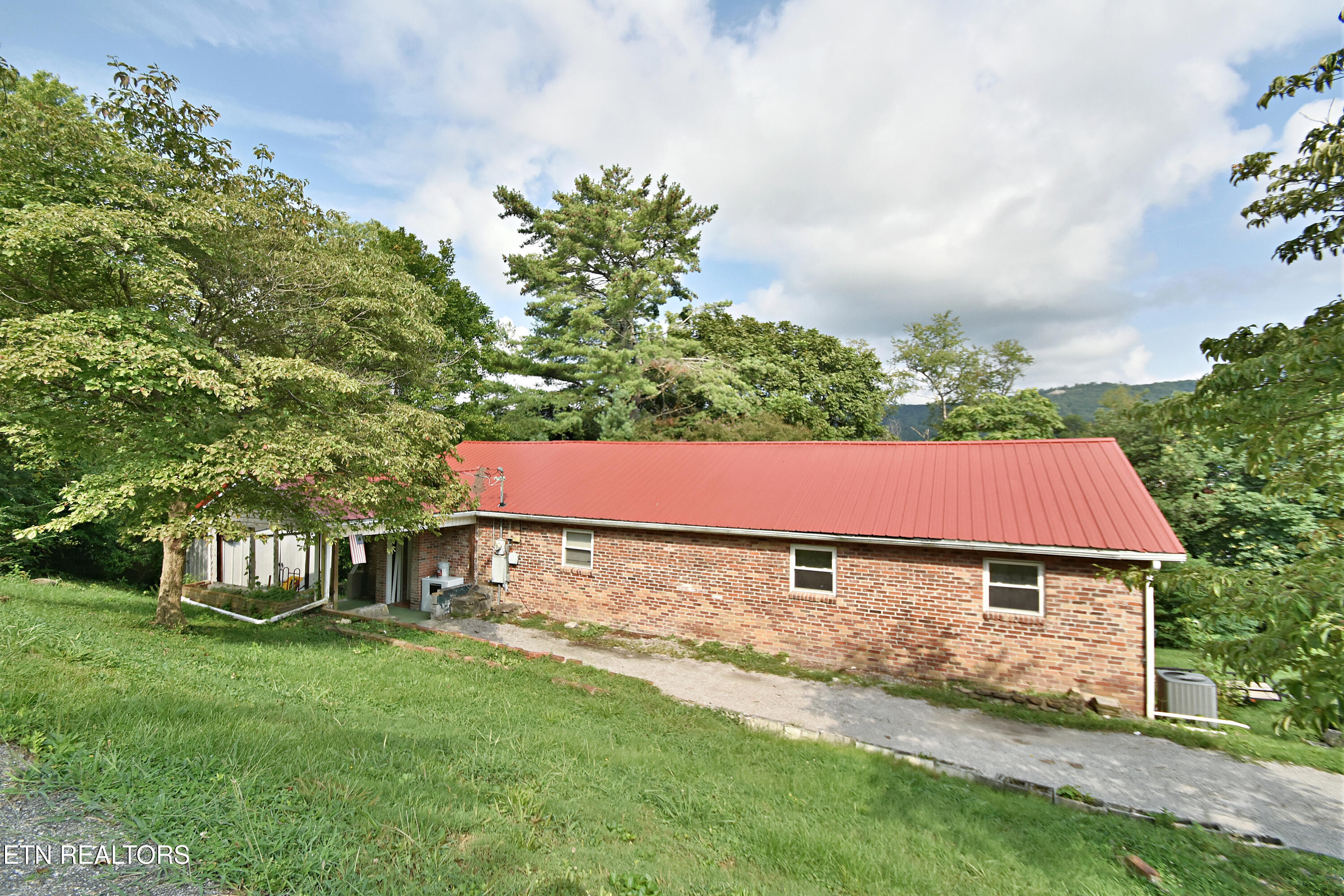 165 Gamble Drive Jacksboro TN 37757
