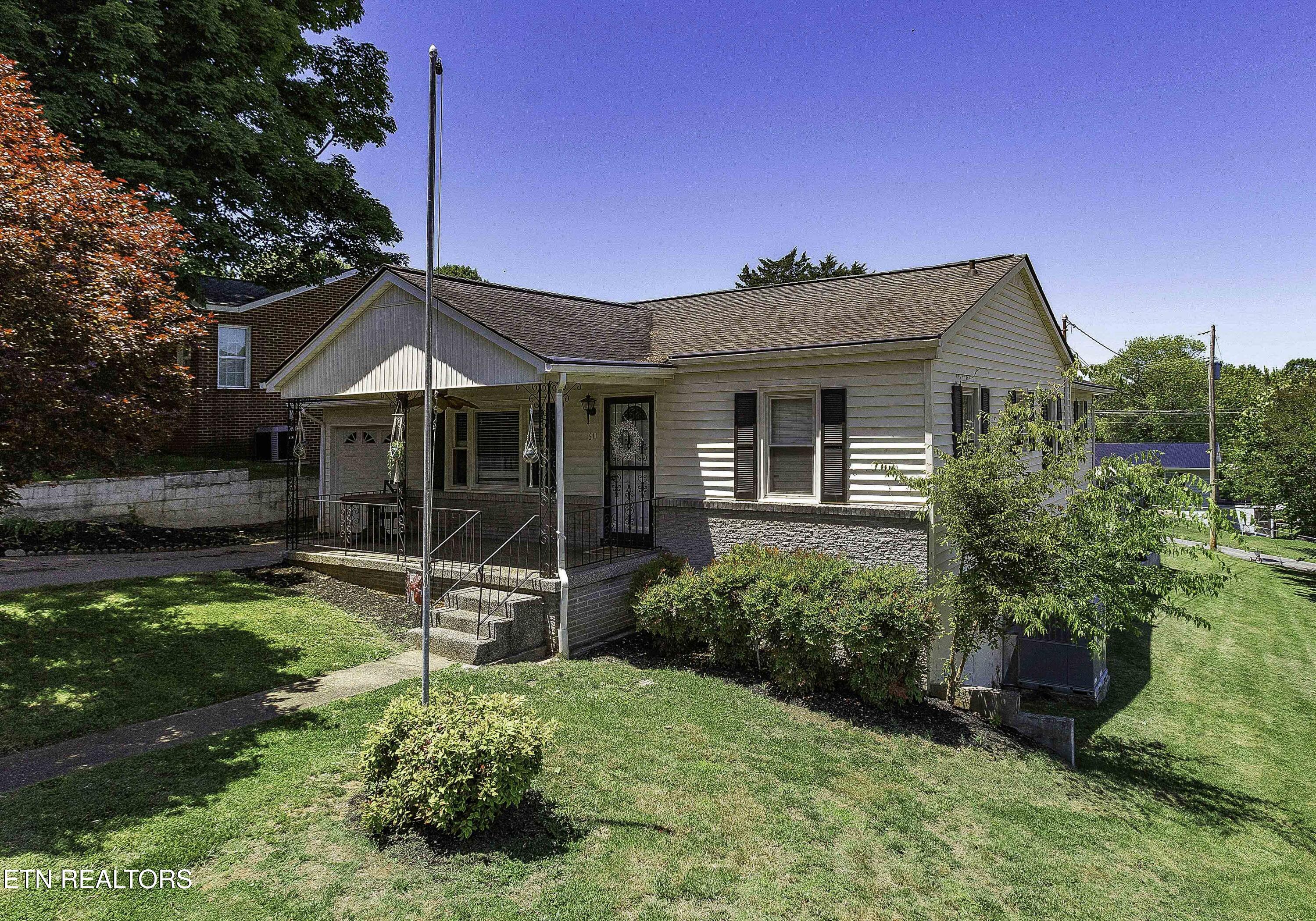 611 W 6th Avenue Lenoir City TN 37771
