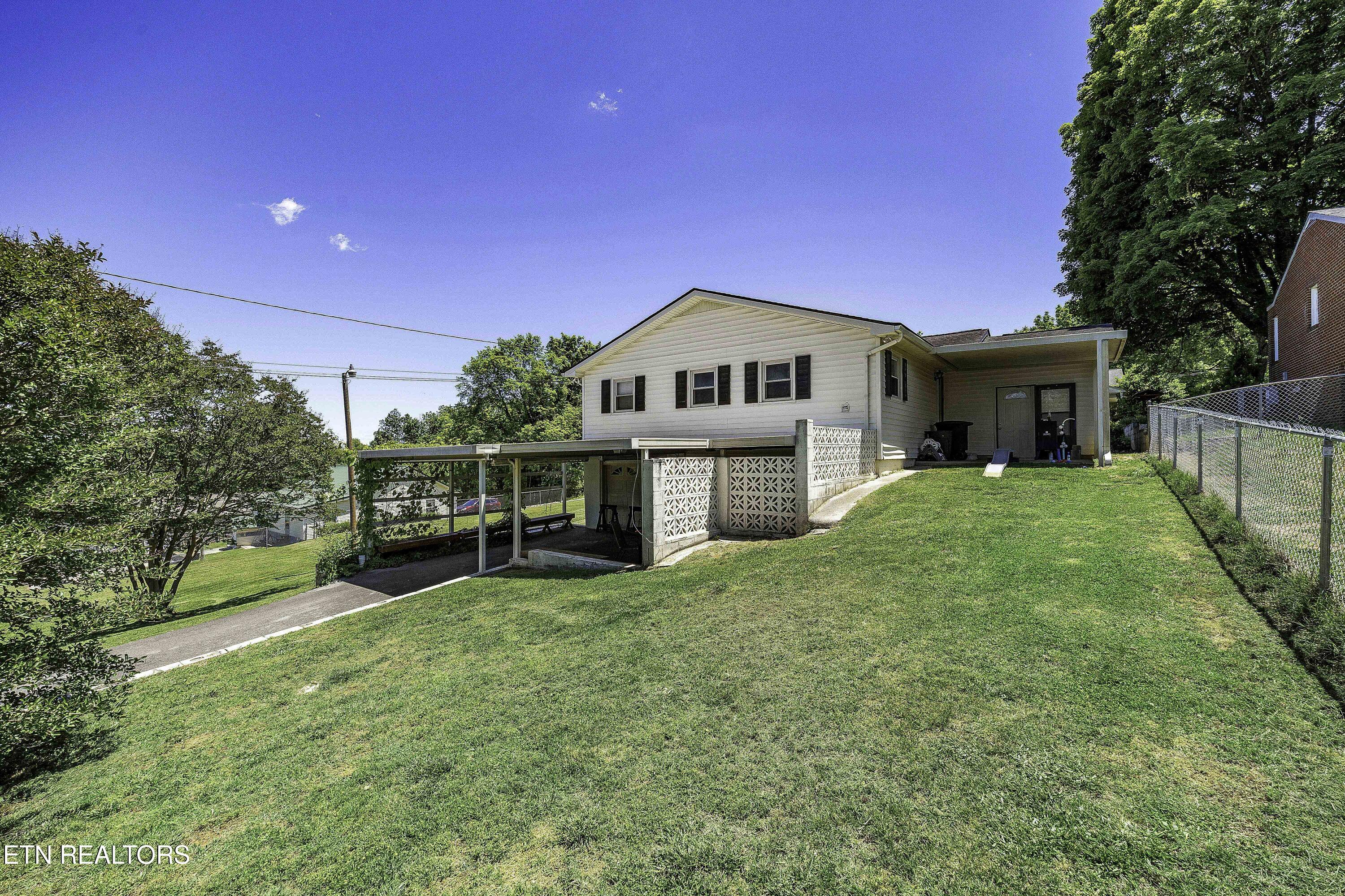 611 W 6th Avenue Lenoir City TN 37771