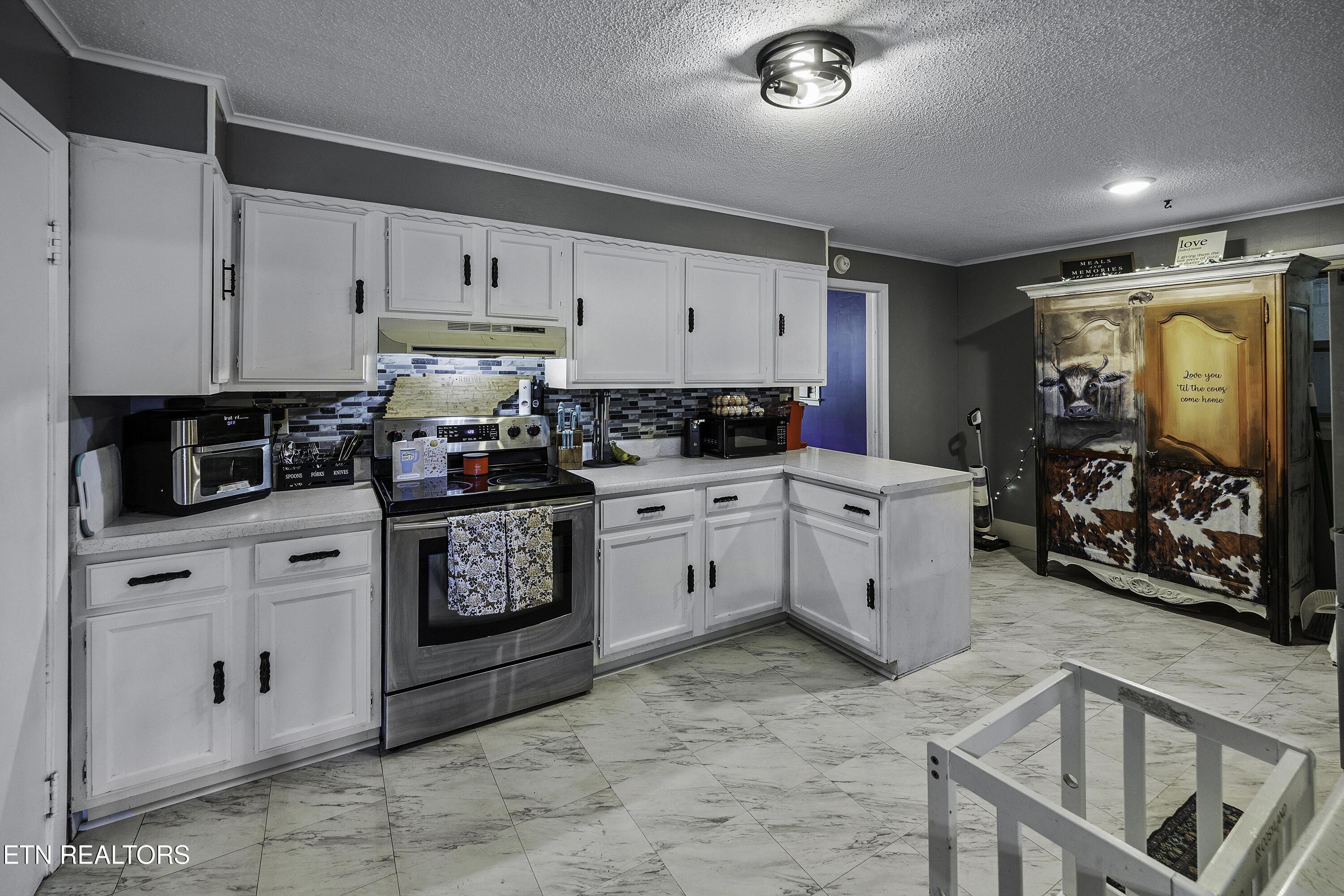 611 W 6th Avenue Lenoir City TN 37771