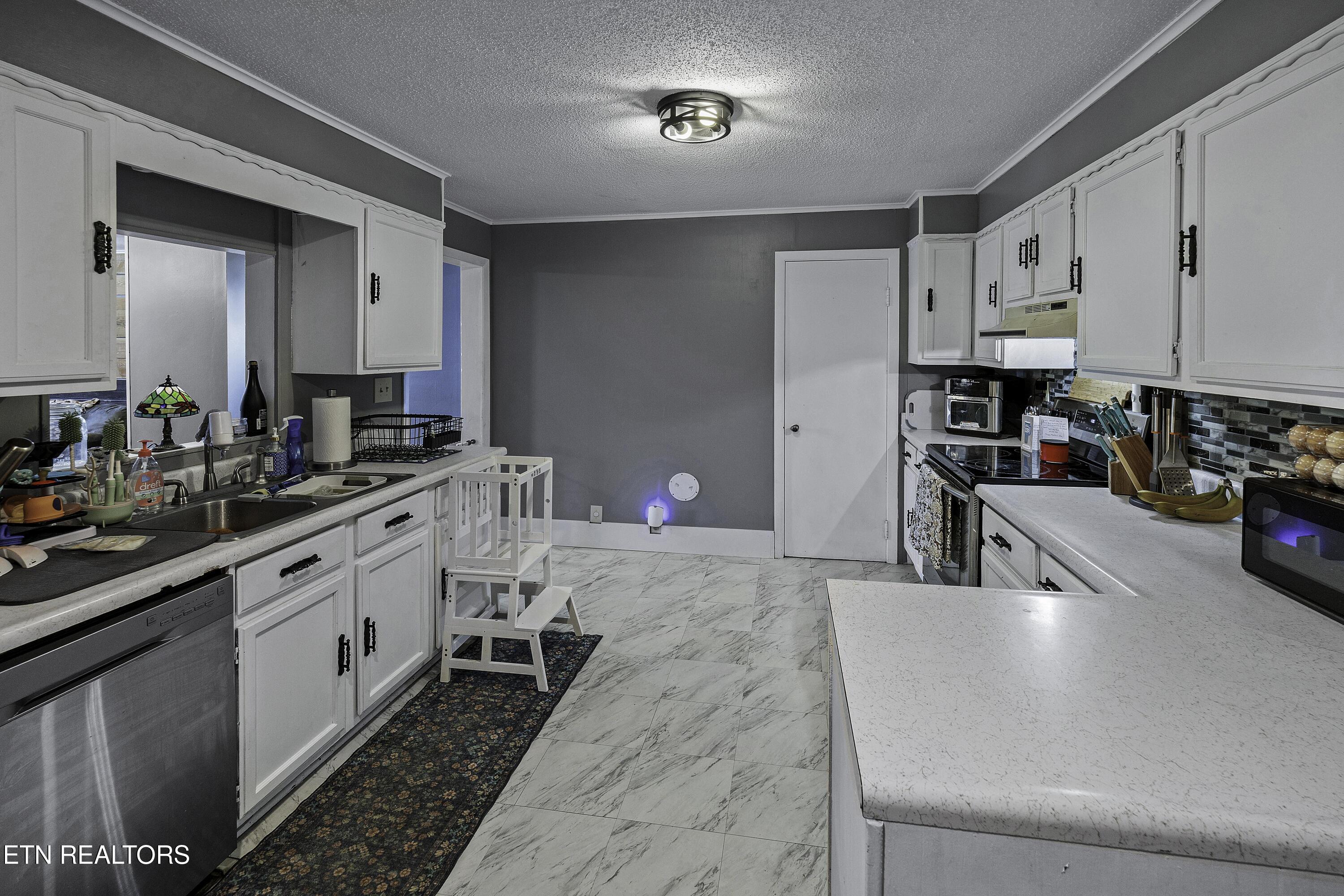611 W 6th Avenue Lenoir City TN 37771