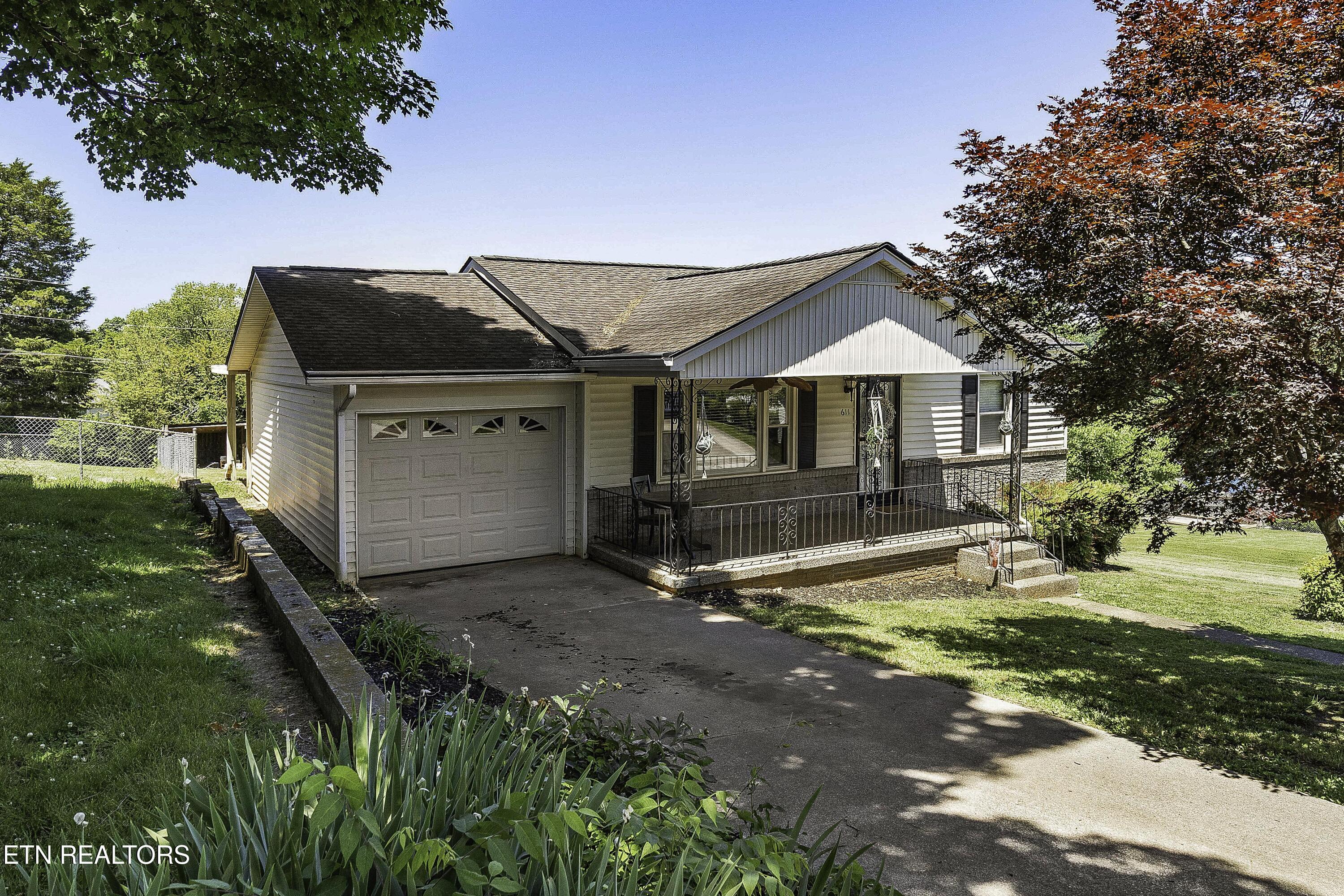 611 W 6th Avenue Lenoir City TN 37771