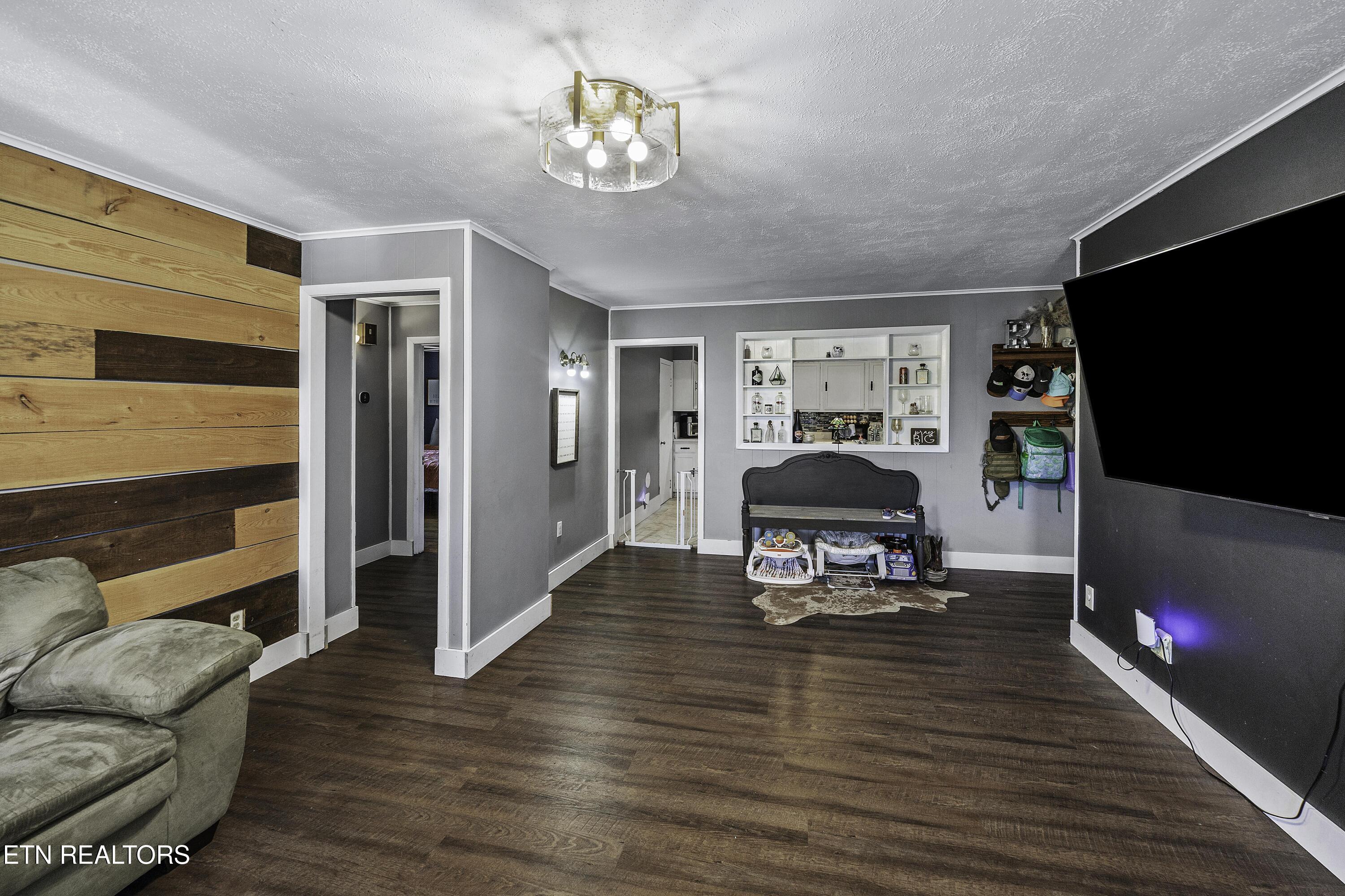 611 W 6th Avenue Lenoir City TN 37771